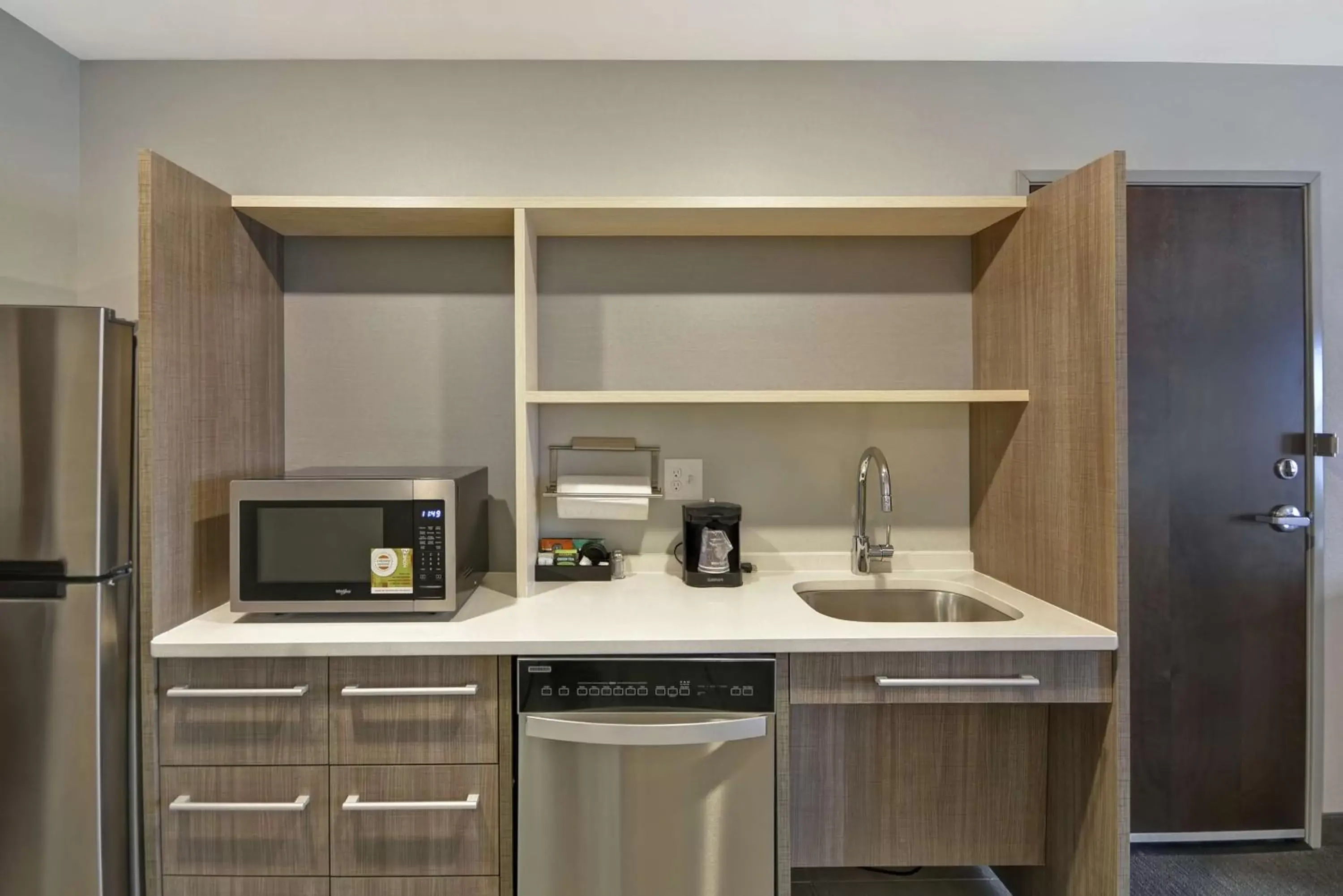 Kitchen or kitchenette, Kitchen/Kitchenette in Home2 Suites By Hilton Grand Rapids North