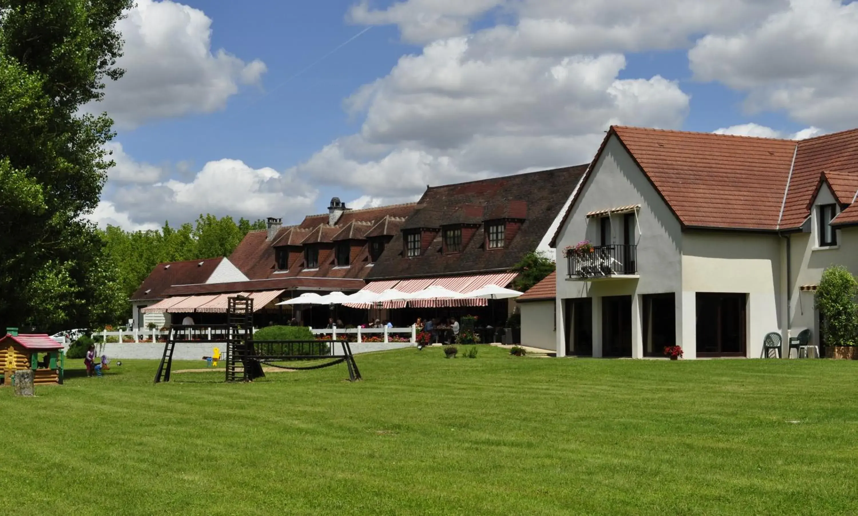 Property Building in Logis Le Relais De Pouilly