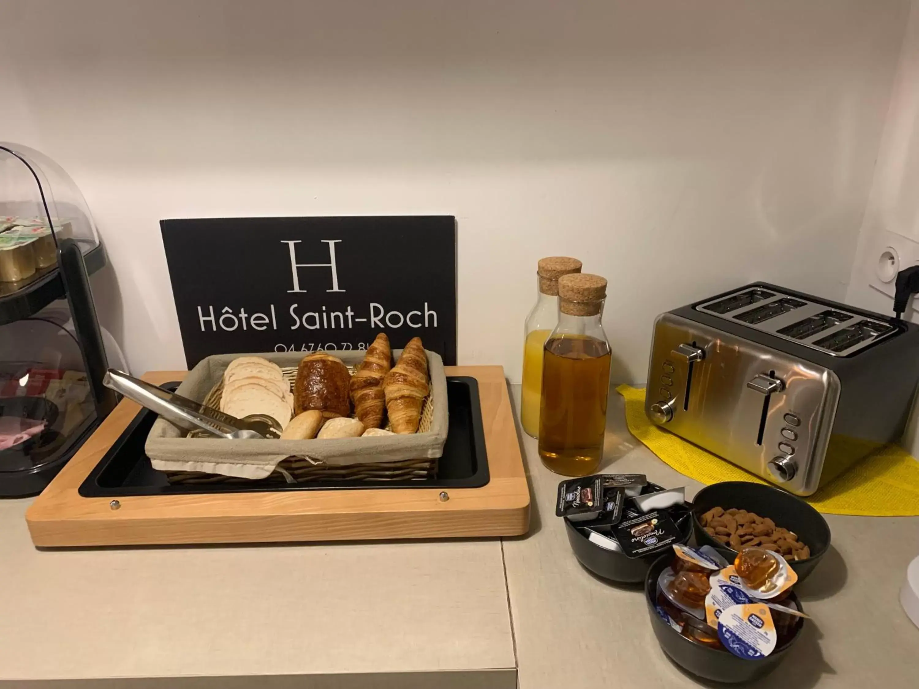 Breakfast in Hôtel Saint Roch Montpellier Centre