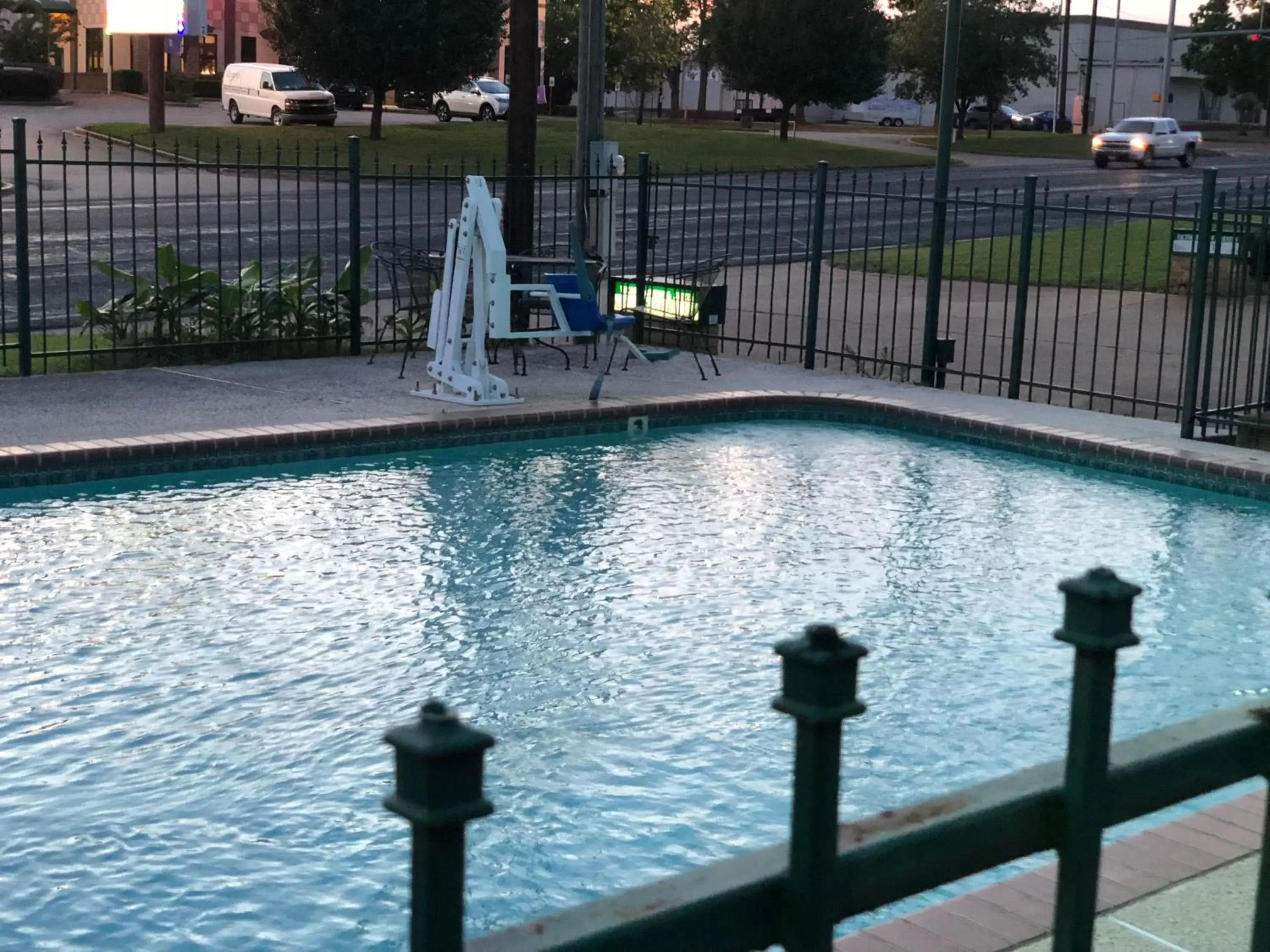 Swimming Pool in Victorian Inn & Suites