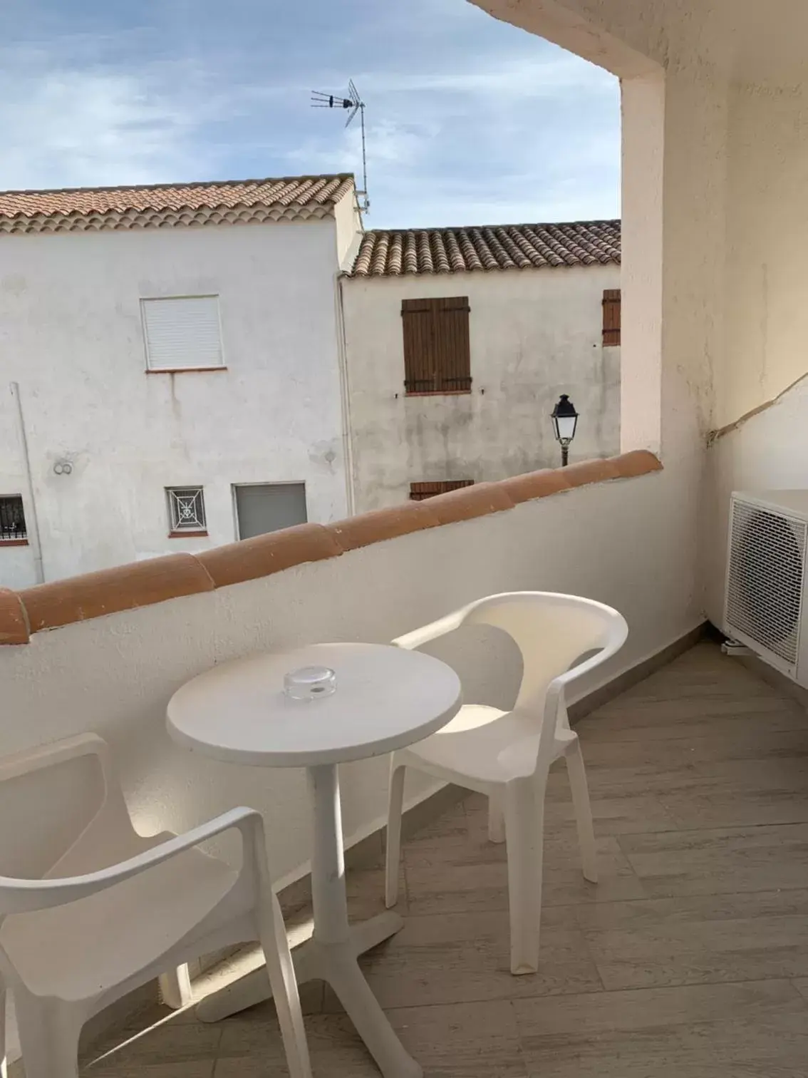 Balcony/Terrace in Hotel Les Palmiers En Camargue