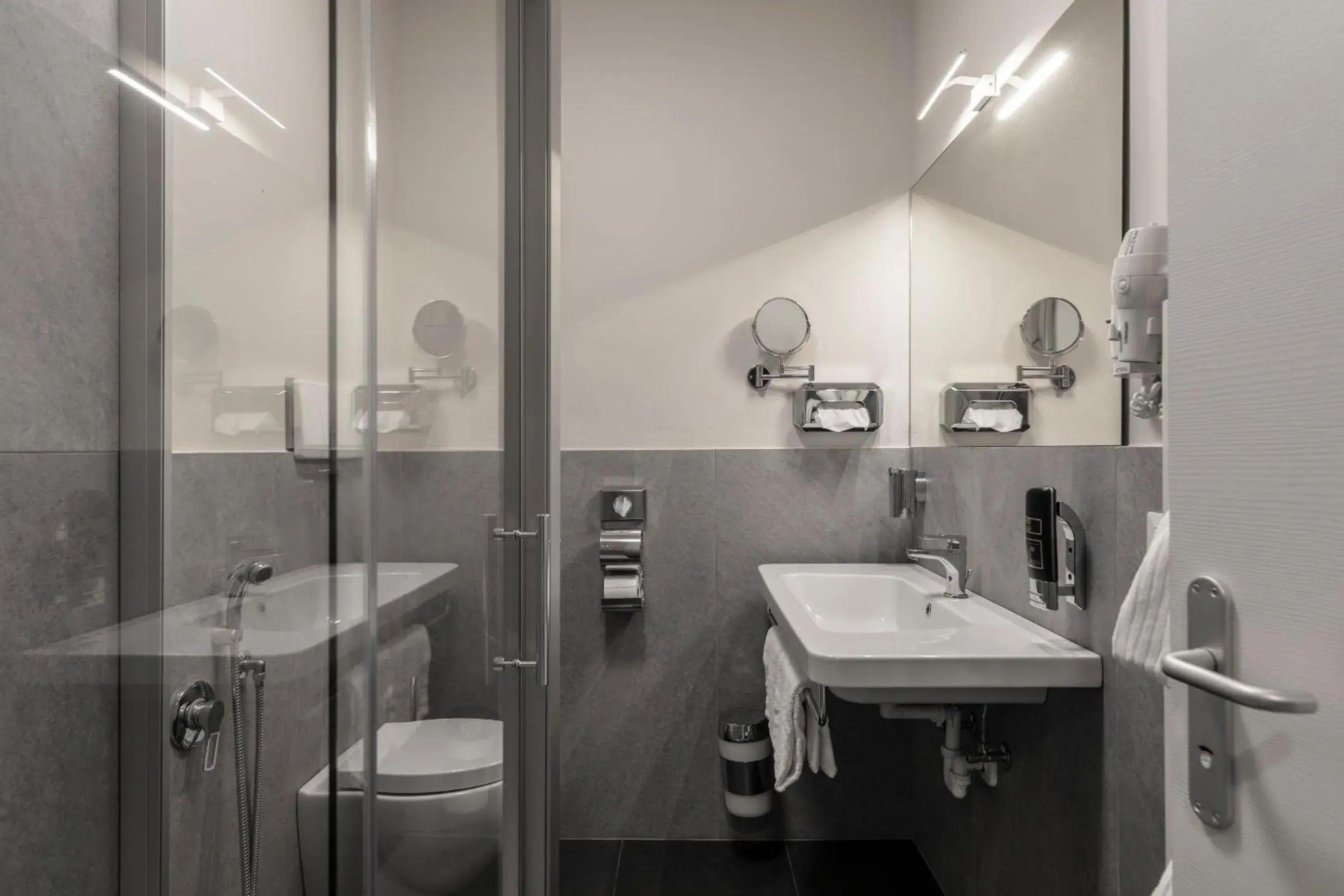 Shower, Bathroom in Arco Smart Hotel