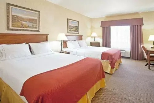 Bed in Holiday Inn Express Hotel & Suites Barstow, an IHG Hotel