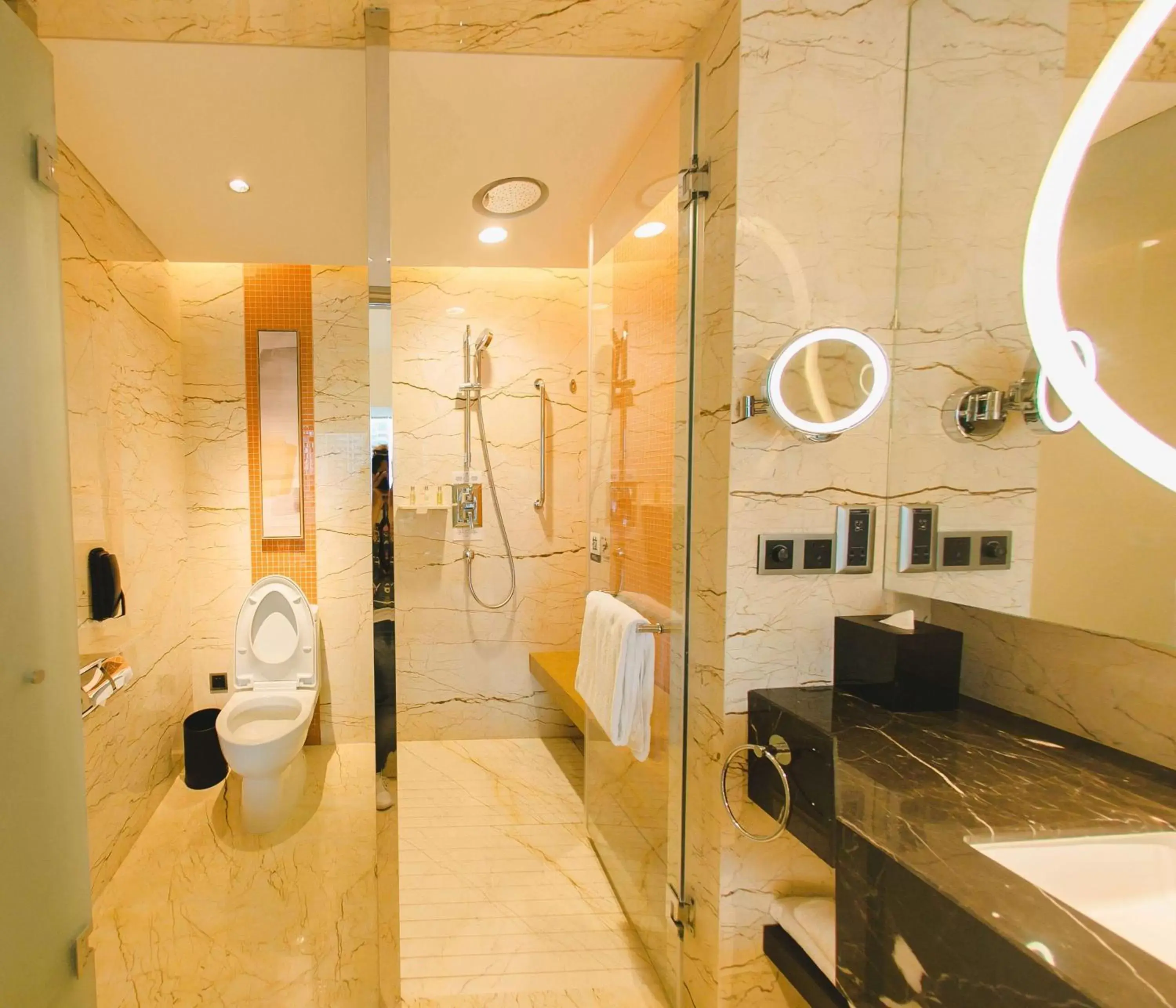 Bathroom in Hilton Yantai Golden Coast