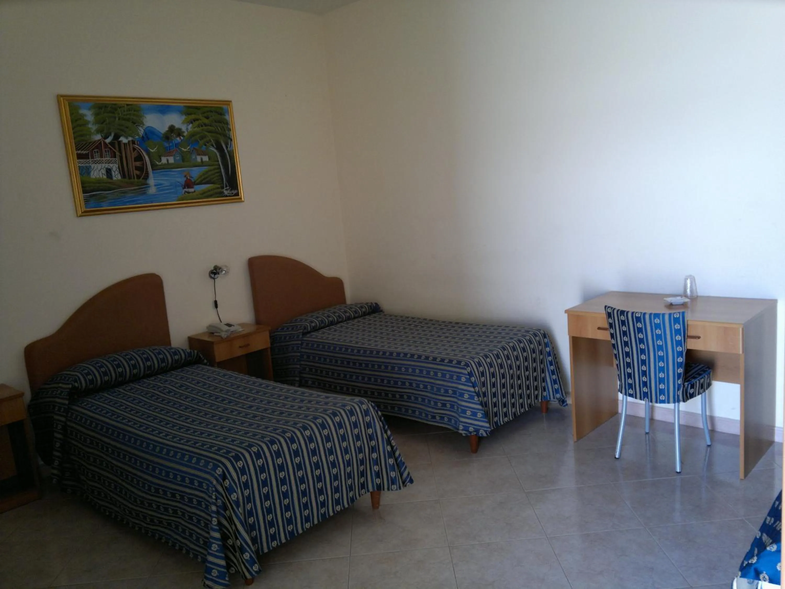 Photo of the whole room, Bed in Hotel Genius