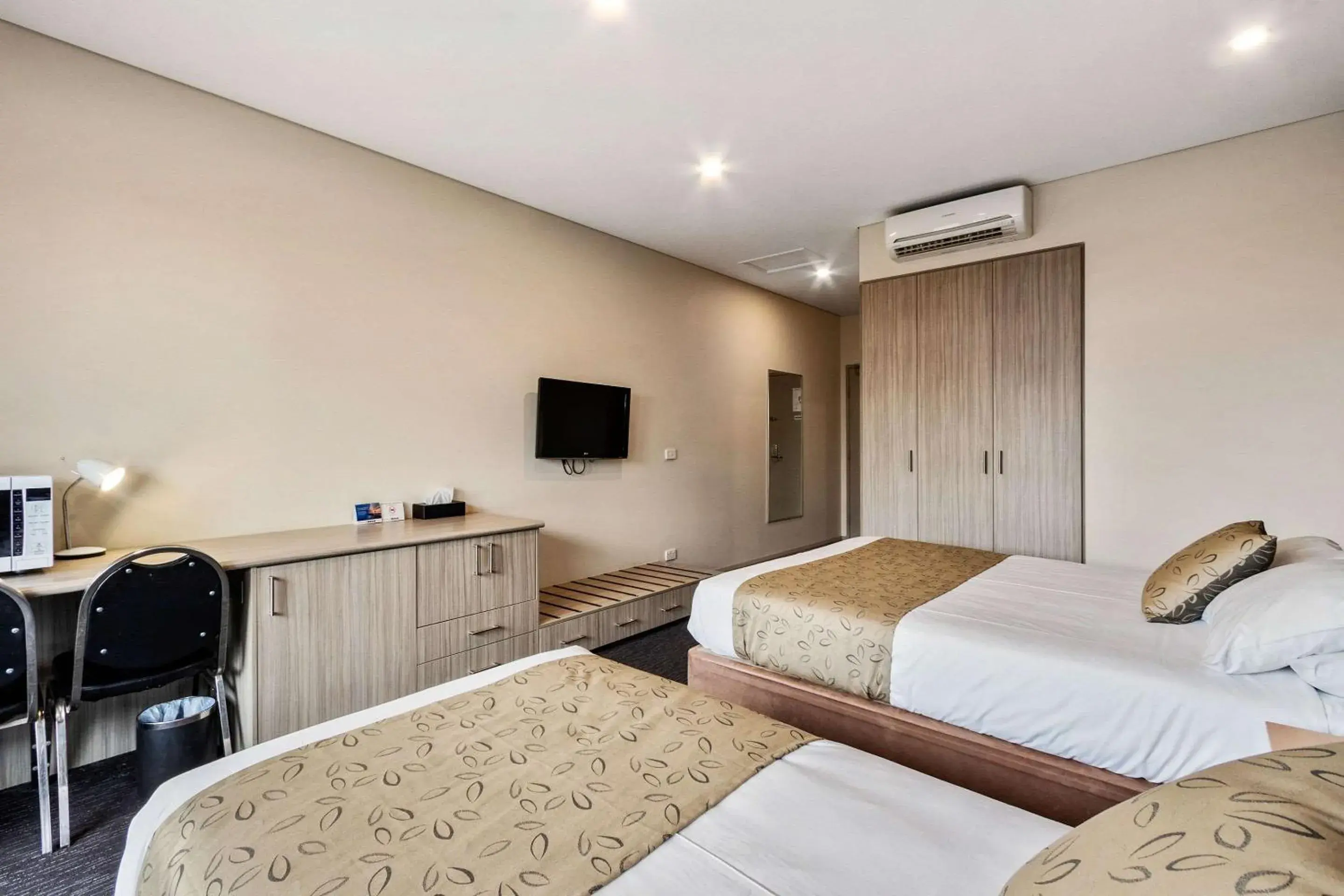 Photo of the whole room, Bed in Foreshore Hotel