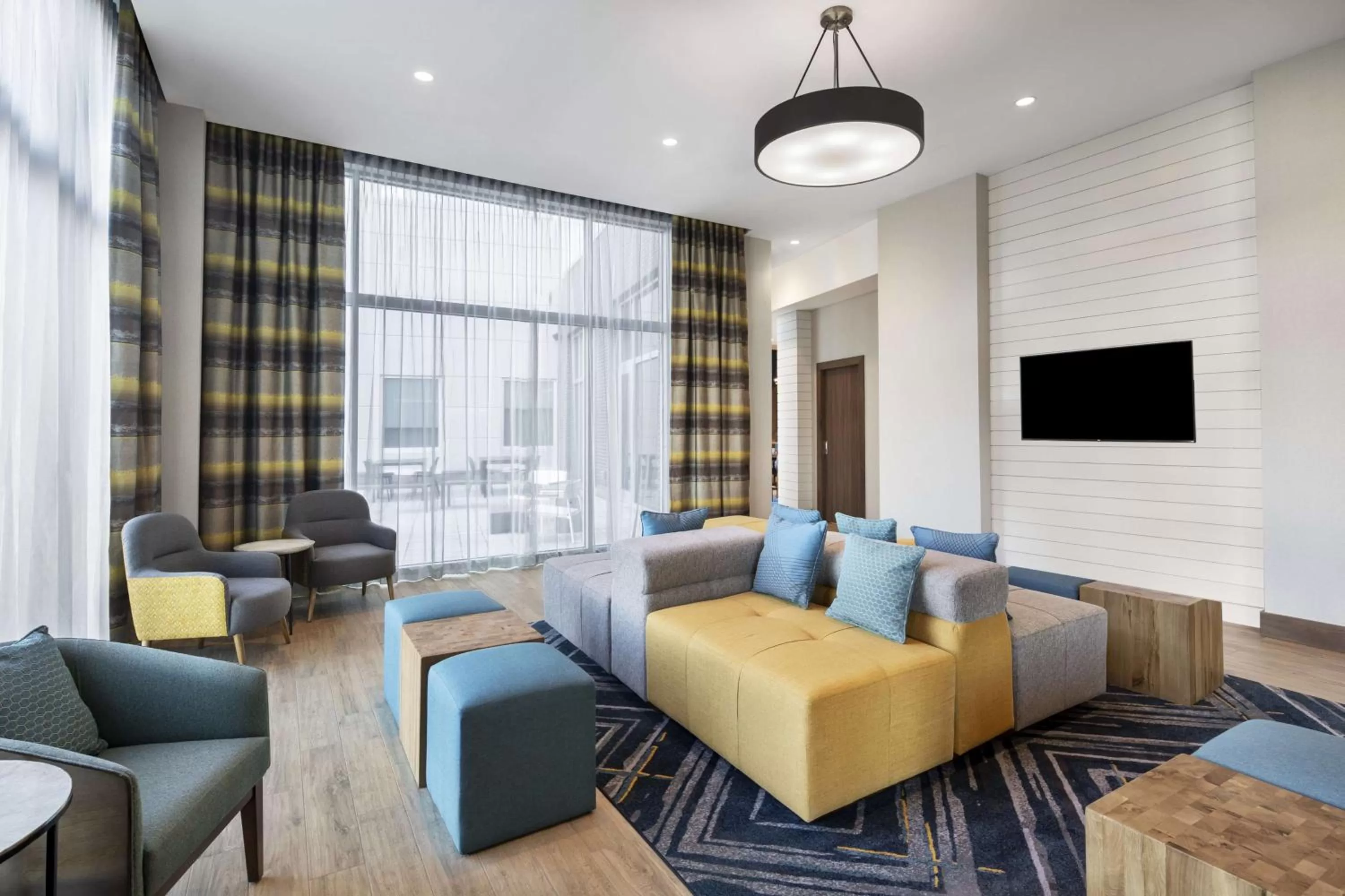 Lobby or reception in Hampton Inn Boston Woburn