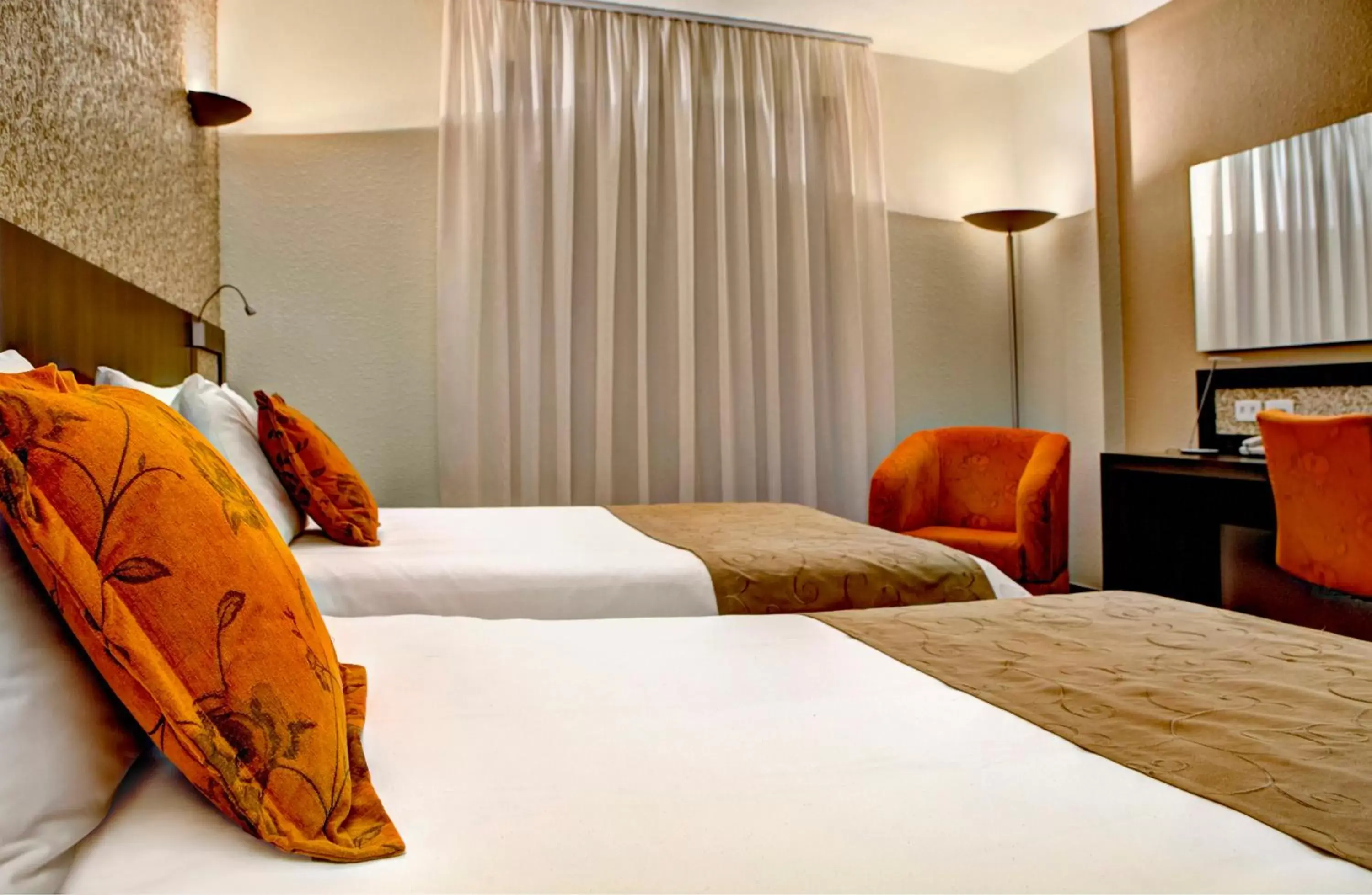 Bedroom, Bed in Quality Hotel Curitiba