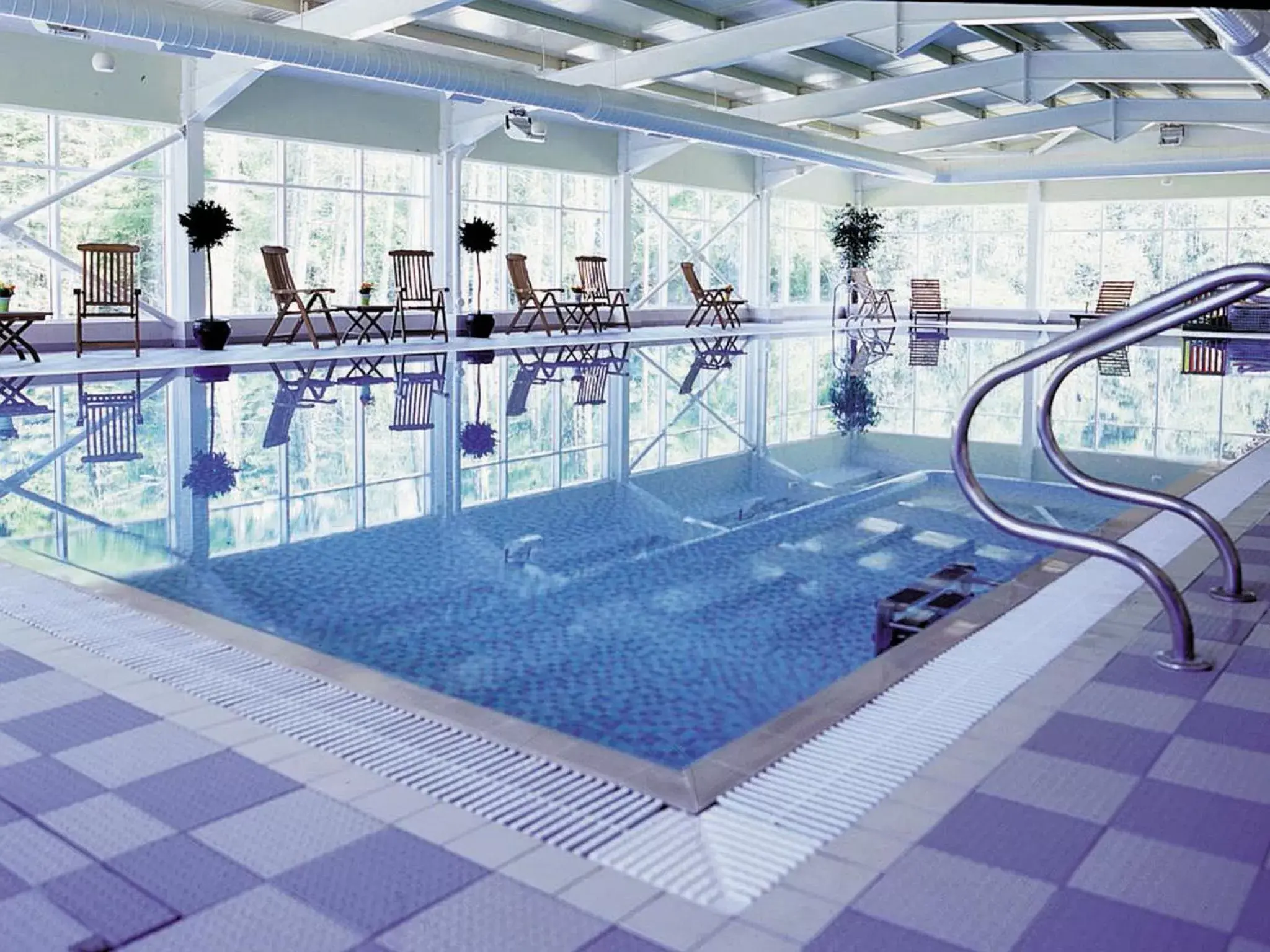 Swimming pool in Macdonald Crutherland House Swimming pool in Macdonald Crutherland House