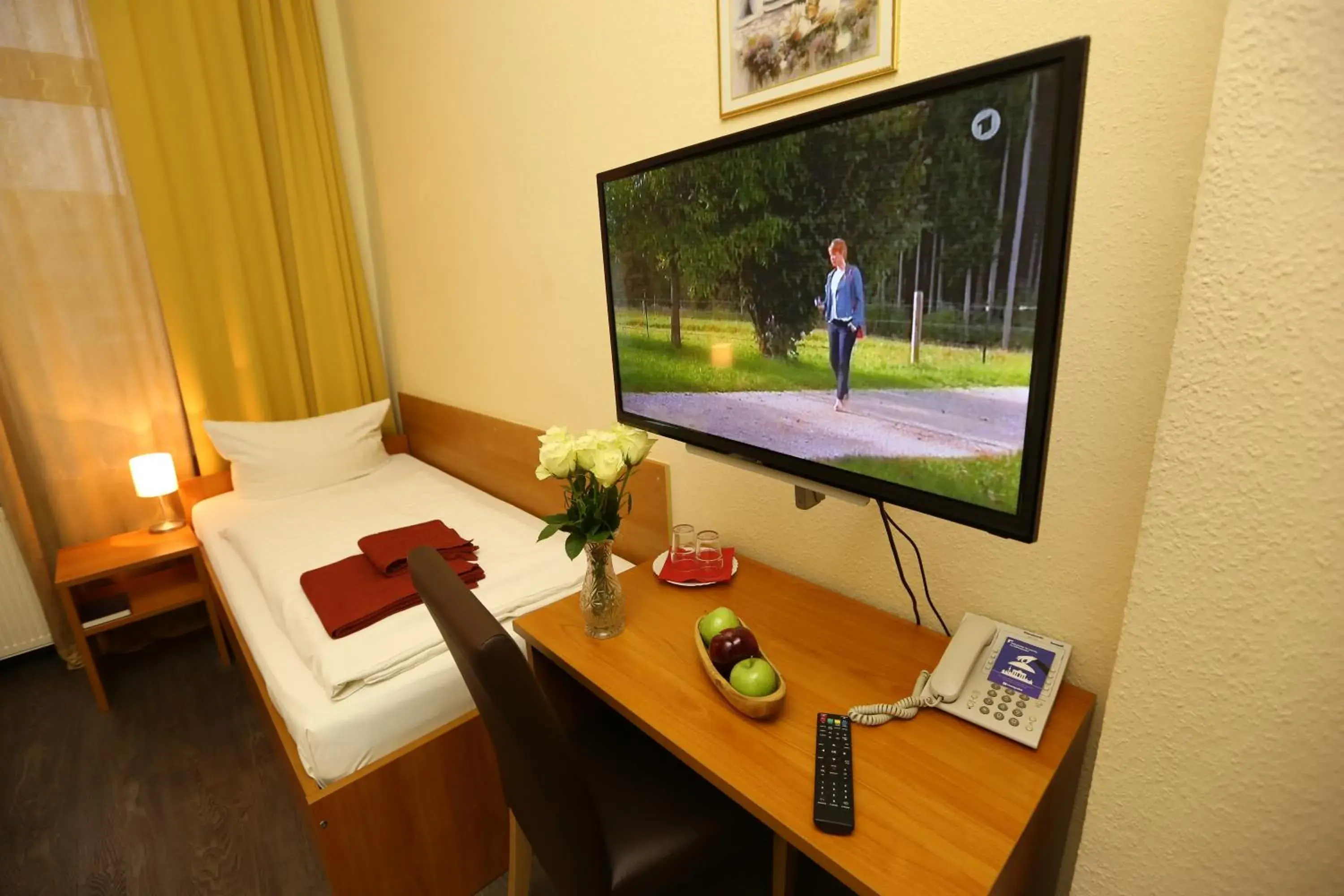 Photo of the whole room, TV/Entertainment Center in Hotel AI Konigshof