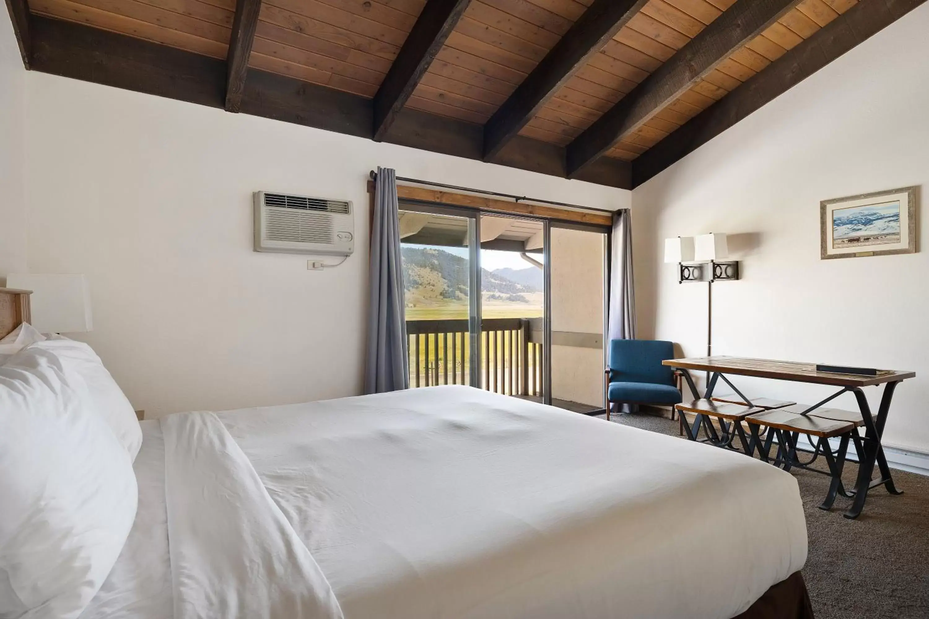 Bedroom, Bed in Elk Refuge Inn