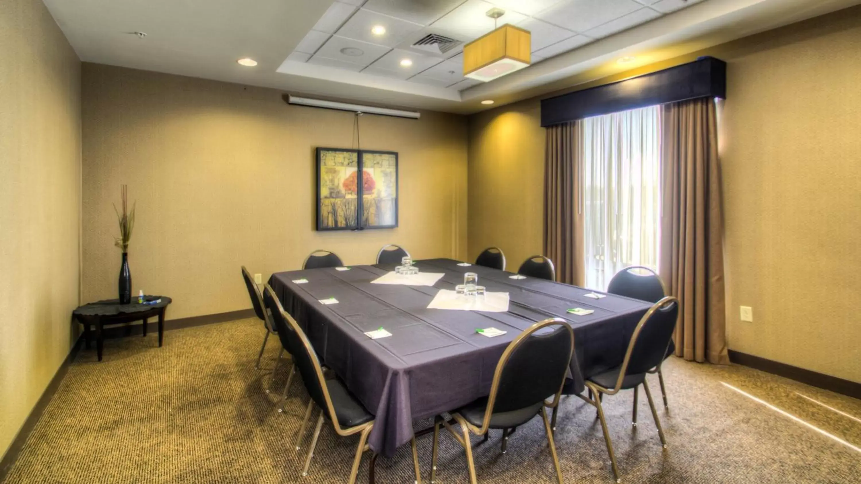 Meeting/conference room in Holiday Inn Boise Airport, an IHG Hotel