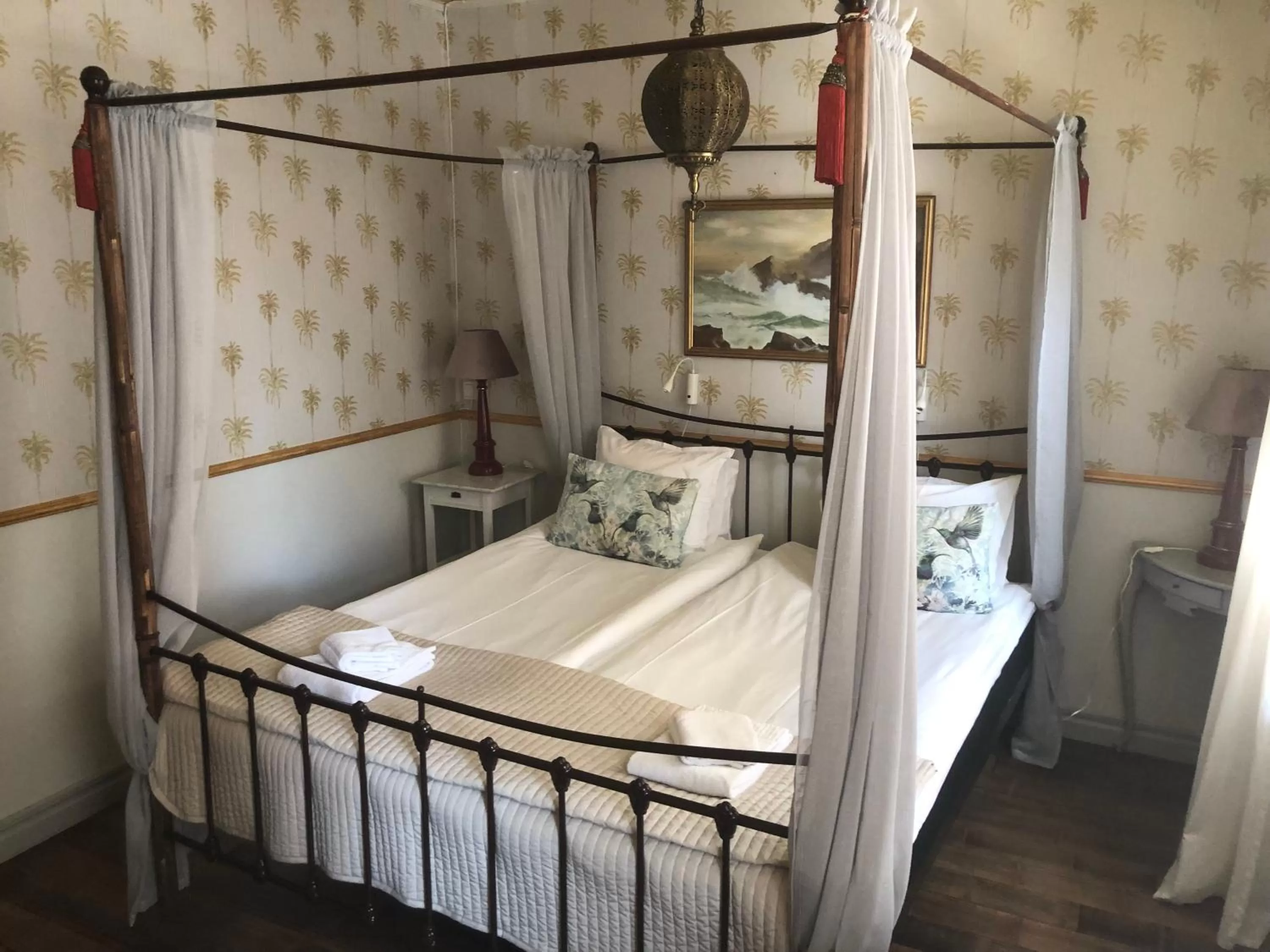 Photo of the whole room, Bed in Strand Hotel