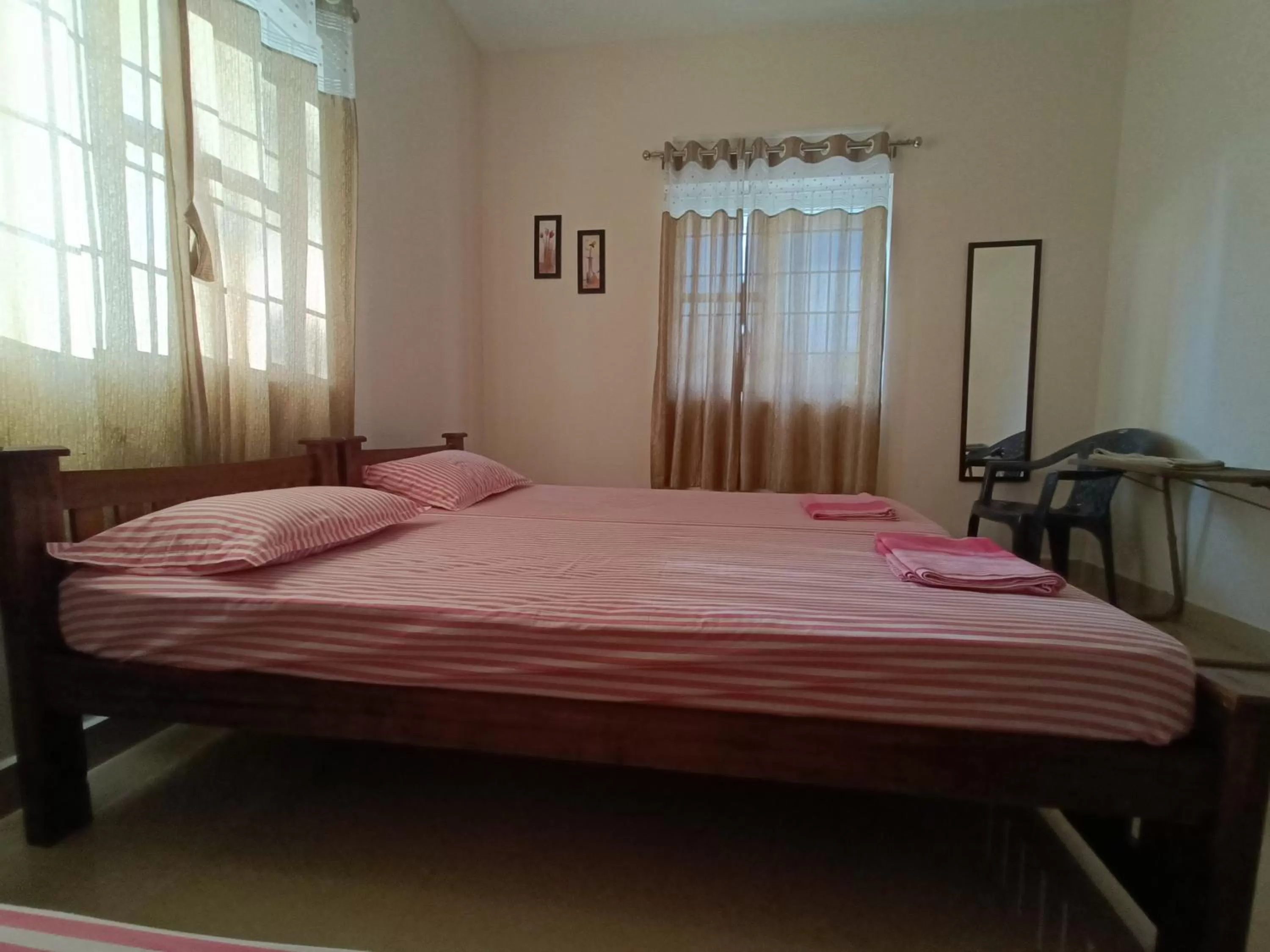 Bedroom, Bed in Shantham Service Apartments