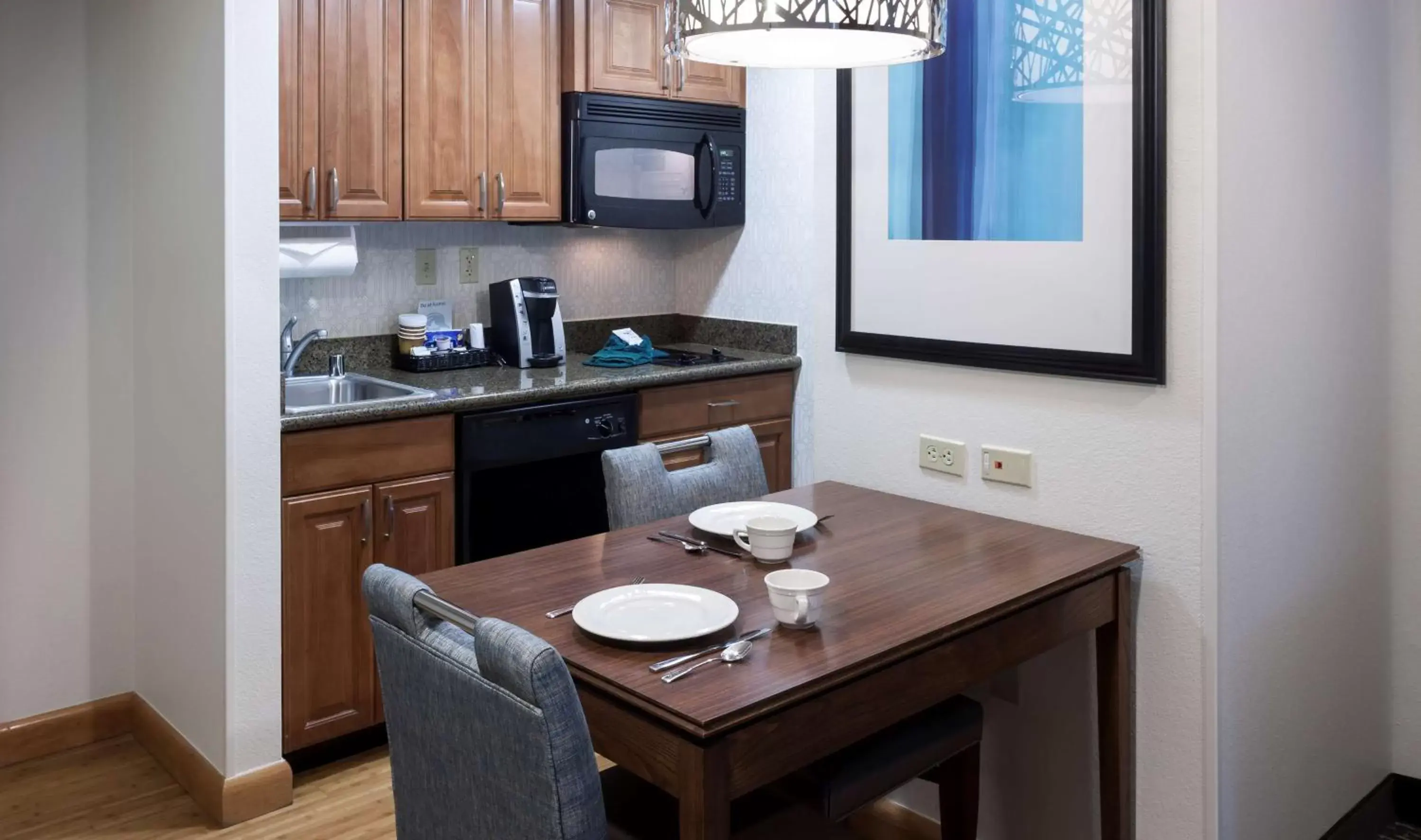 Kitchen or kitchenette, Kitchen/Kitchenette in Homewood Suites by Hilton Phoenix North-Happy Valley