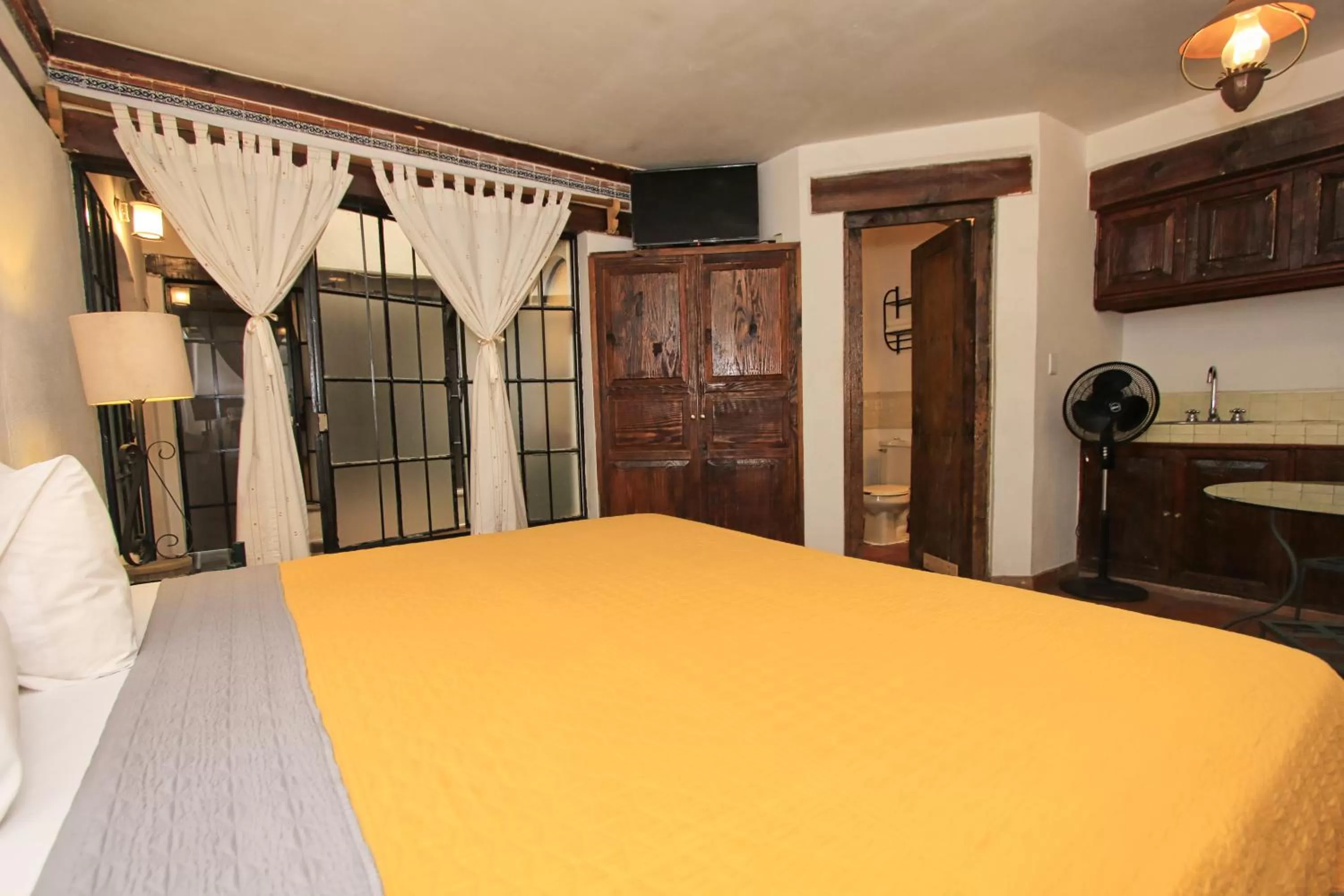 Bedroom, Bed in Hotel Real Guanajuato