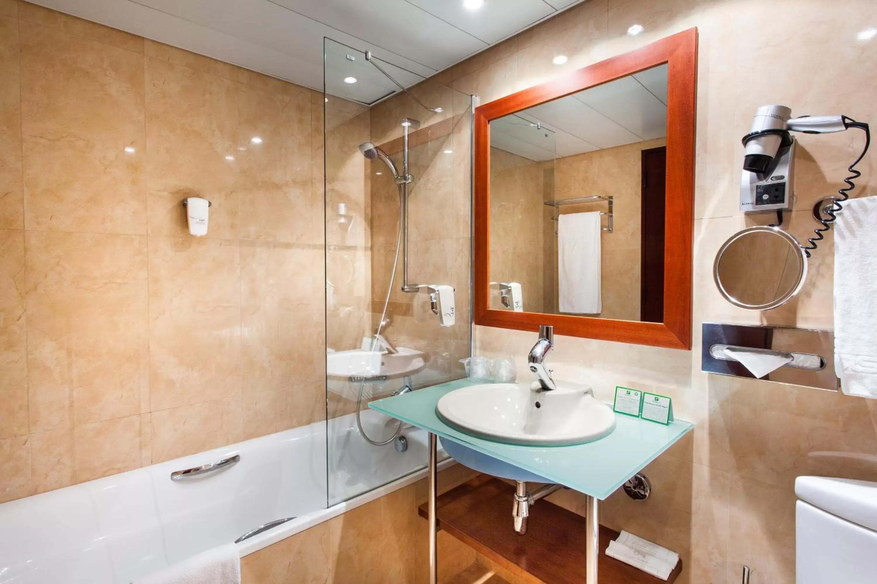 Shower, Bathroom in Holiday Inn Lisbon-Continental, an IHG Hotel