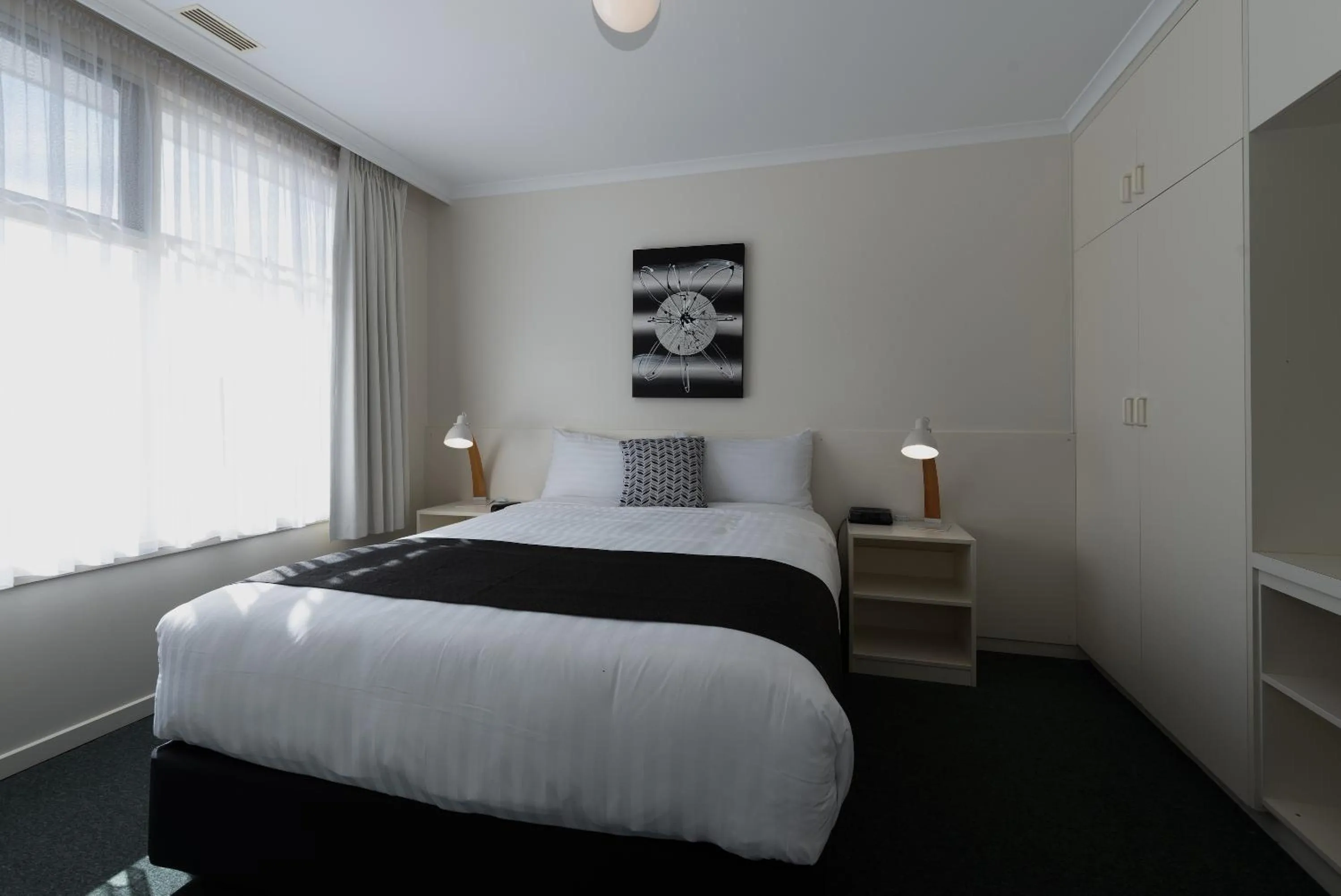 Bedroom, Bed in Barclay Motor Inn