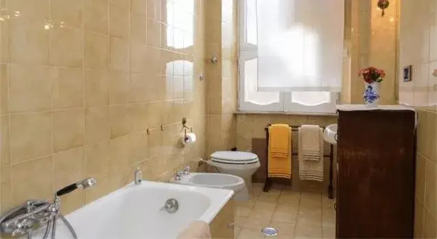 Shower, Bathroom in B&B Villa Musa