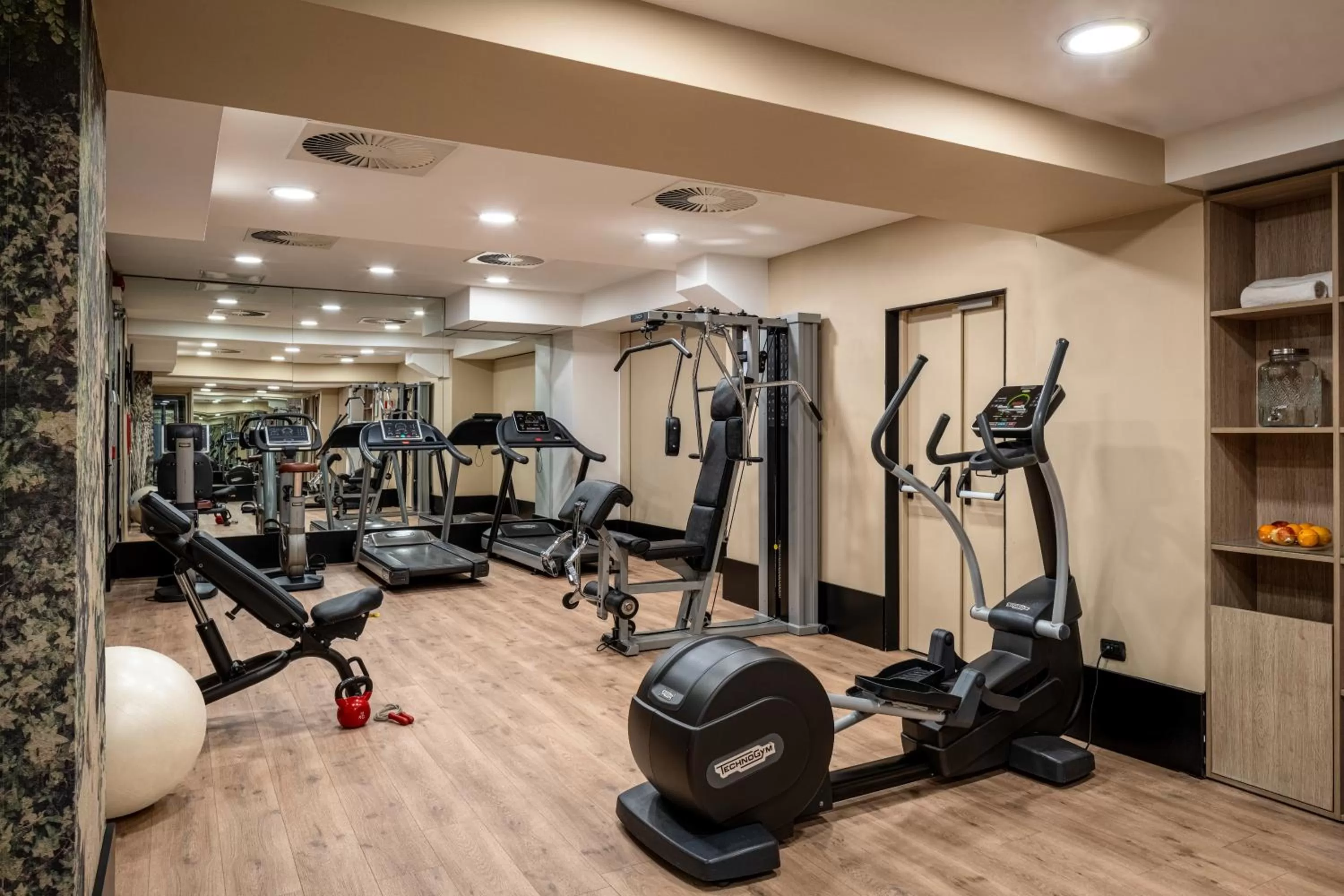 Fitness centre/facilities in UNA Hotels Galles Milano
