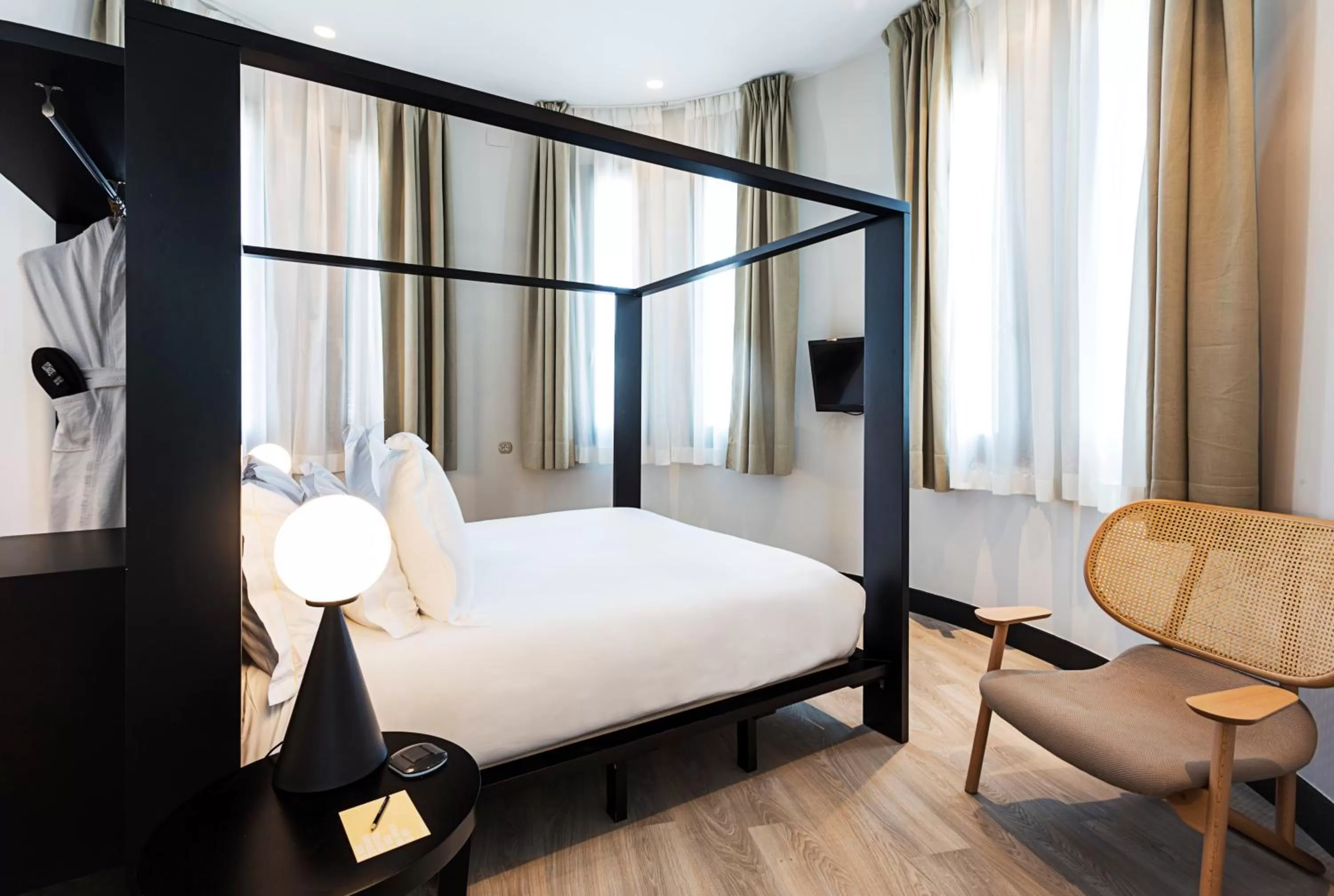 Bed in One Shot Luchana