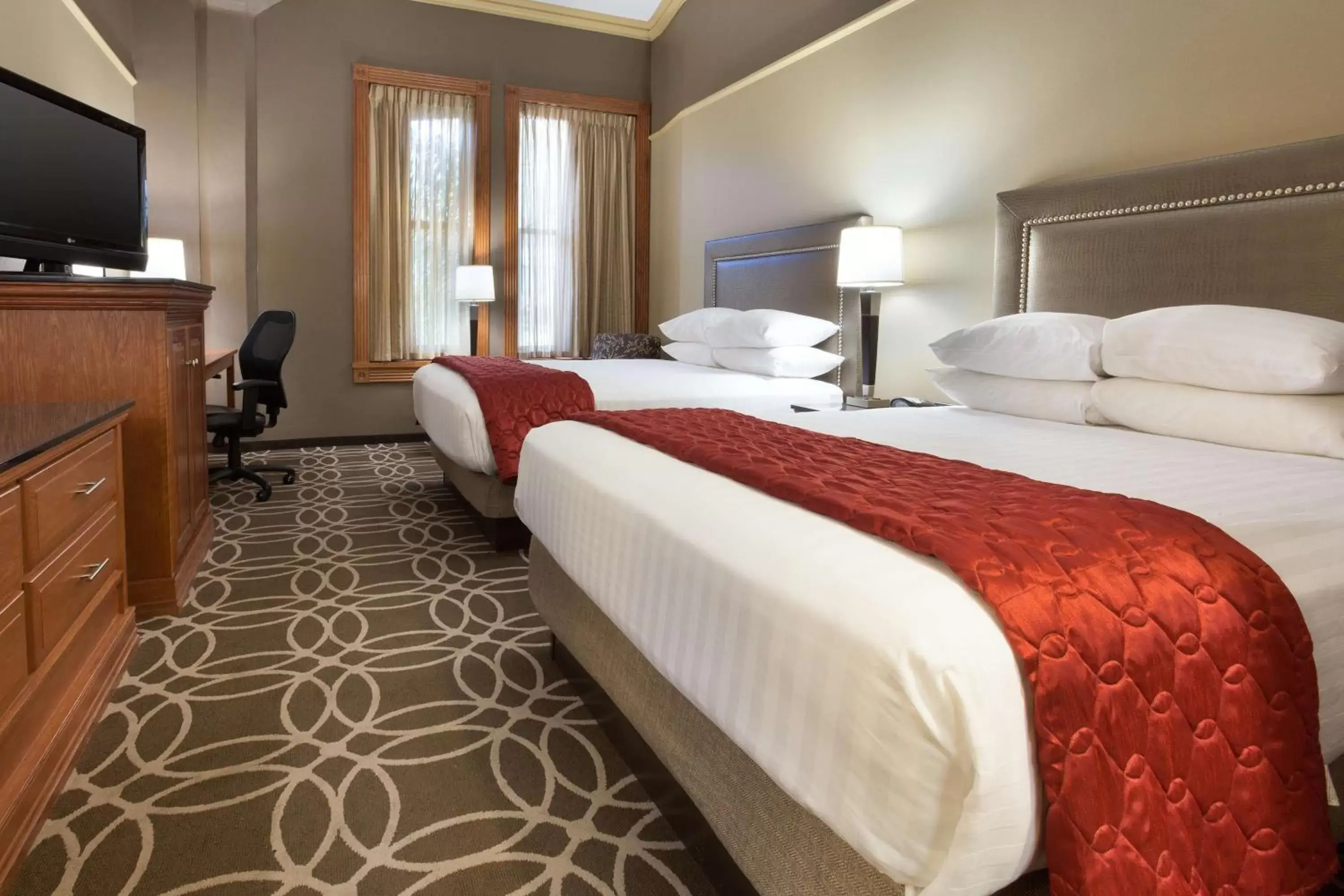 Photo of the whole room, Bed in Drury Inn & Suites San Antonio Riverwalk