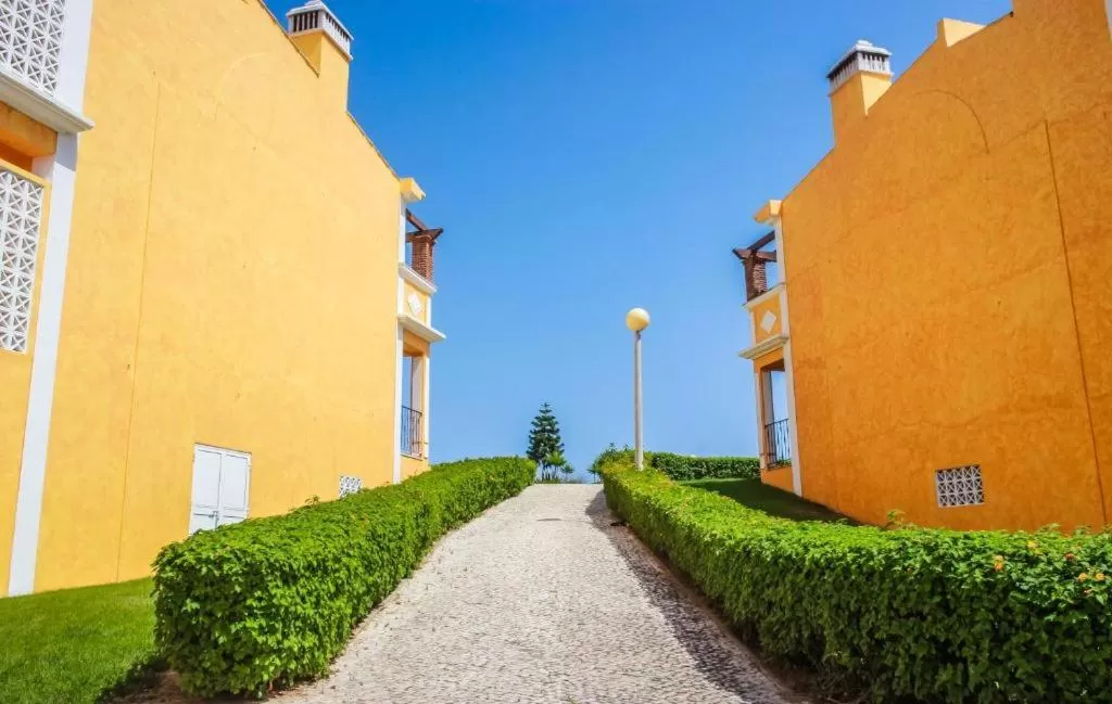 Property building in Colina da Lapa & Villas