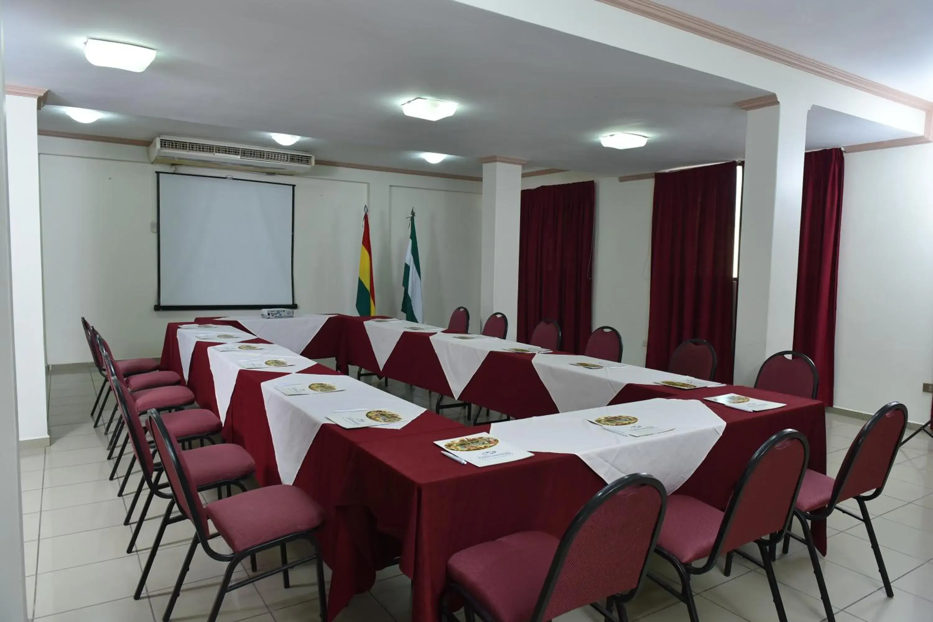 Business facilities in Hotel Continental Park