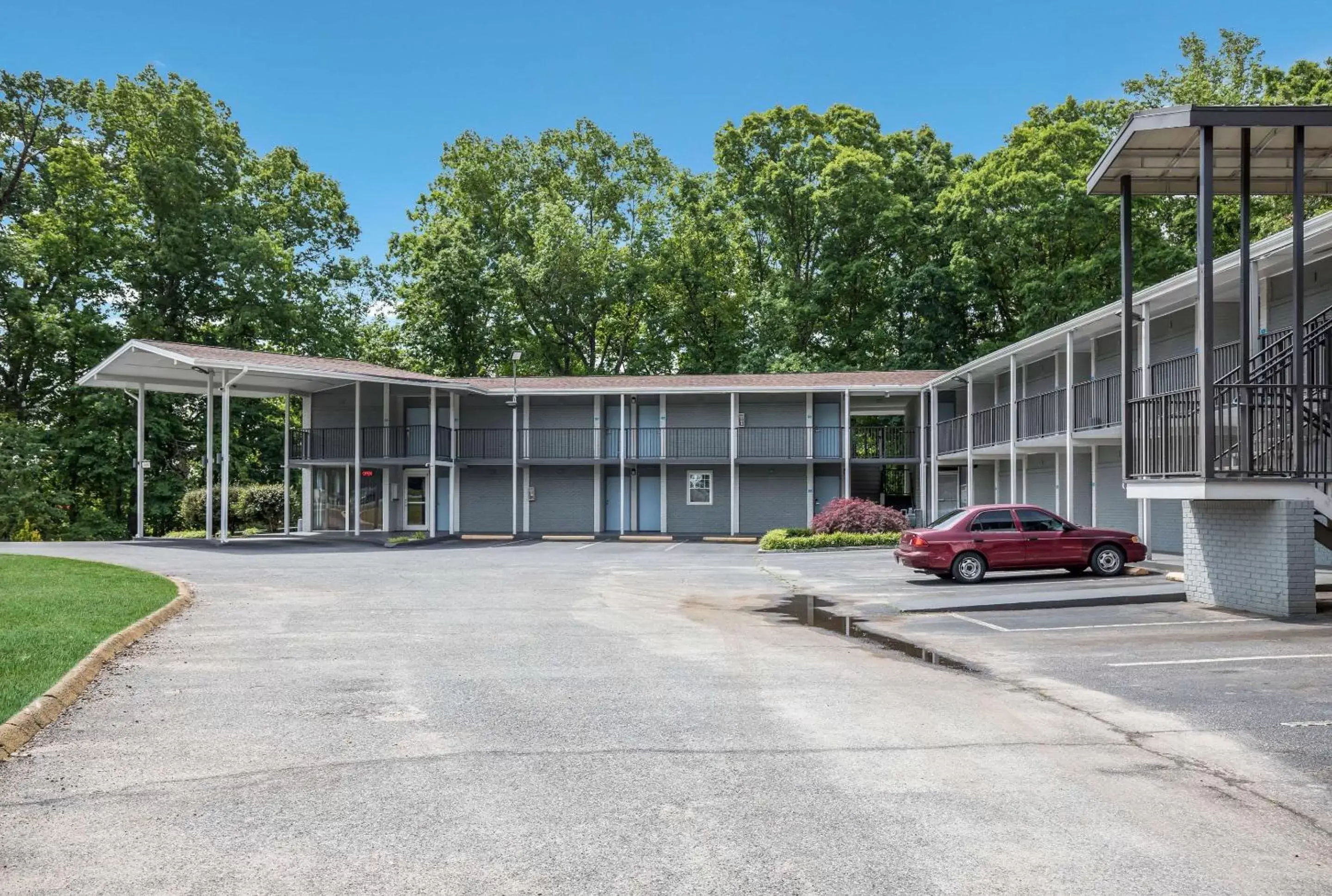 Property Building in Rodeway Inn Anderson