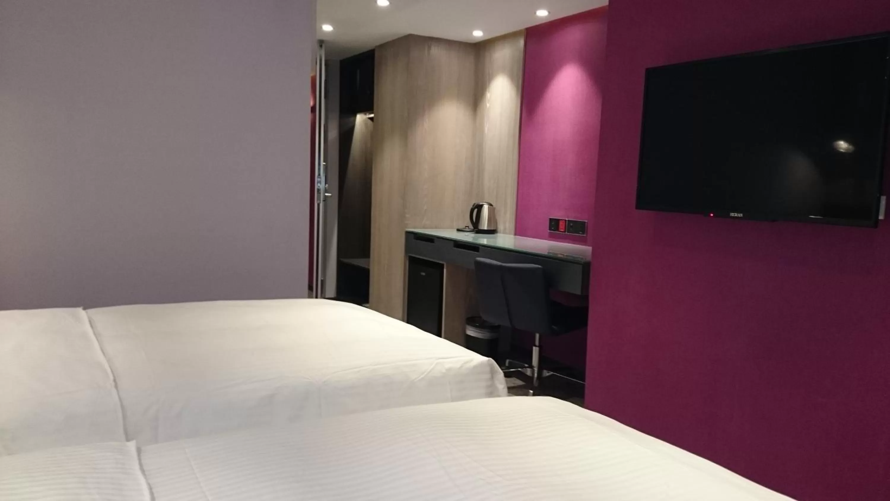 Bed in The Cloud Hotel