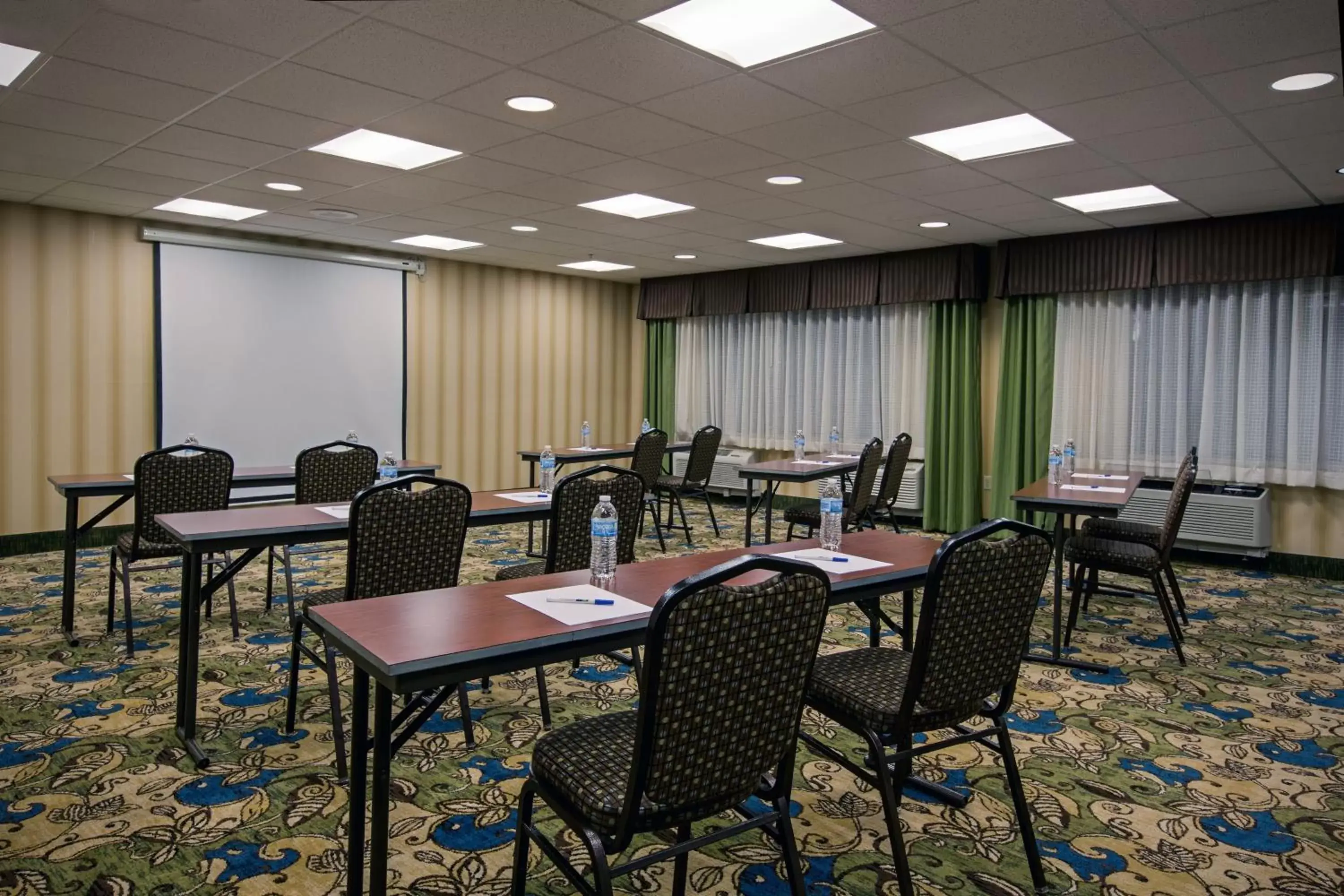 Meeting/conference room in Holiday Inn Express Meadville (I-79 Exit 147a), an IHG Hotel