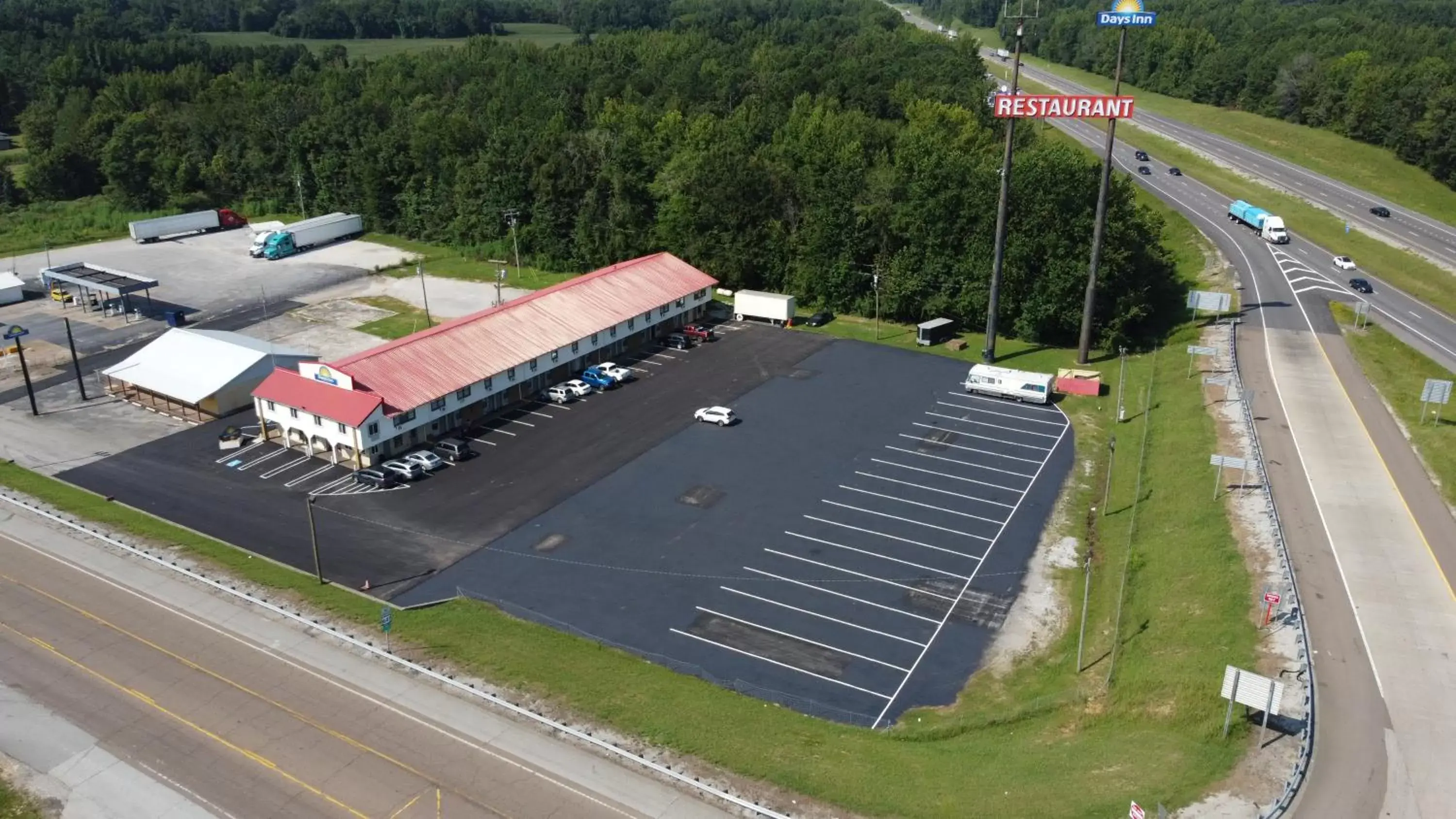 Property building in Days Inn by Wyndham Holladay Property building in Days Inn by Wyndham Holladay