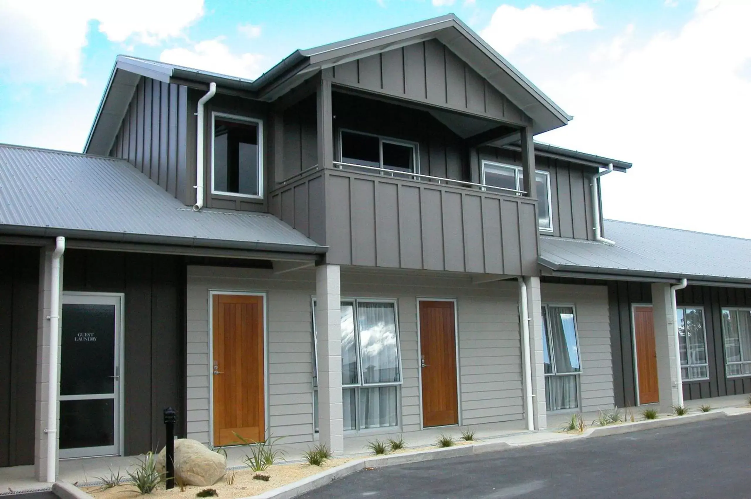 Facade/entrance, Property Building in Arena Lodge