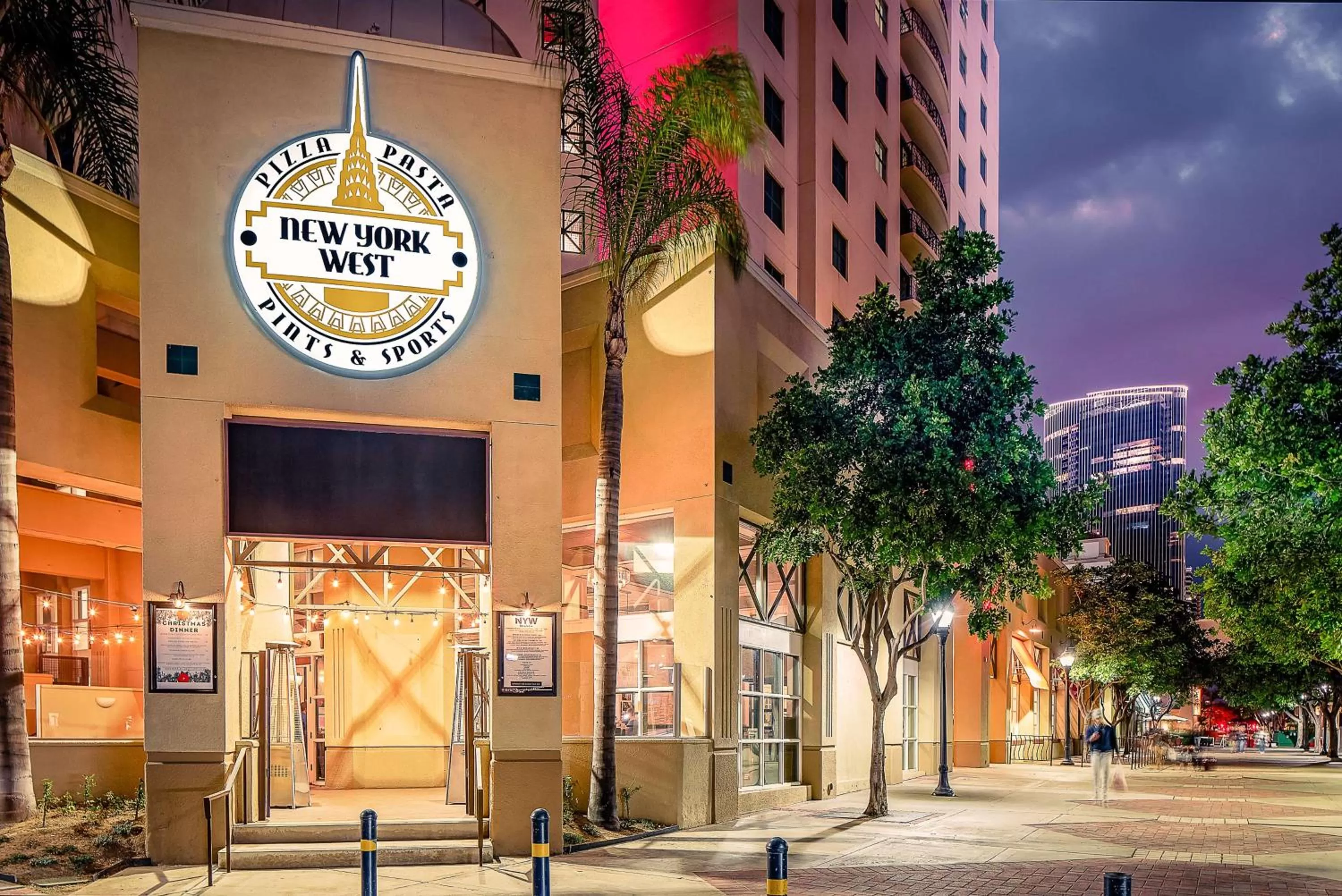 Restaurant/places to eat in Embassy Suites by Hilton San Diego Bay Downtown