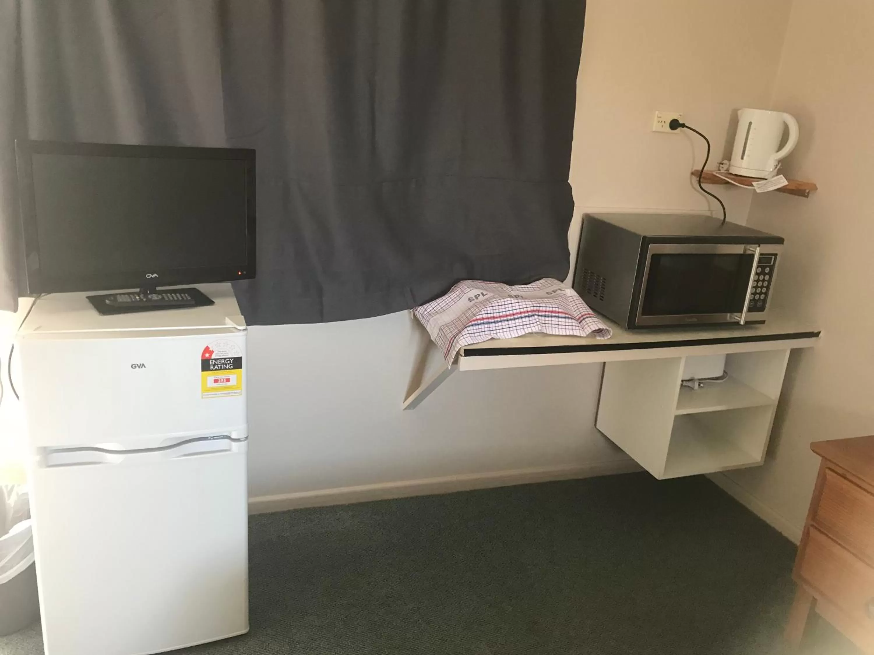 TV and multimedia in Kootingal Landview Motel