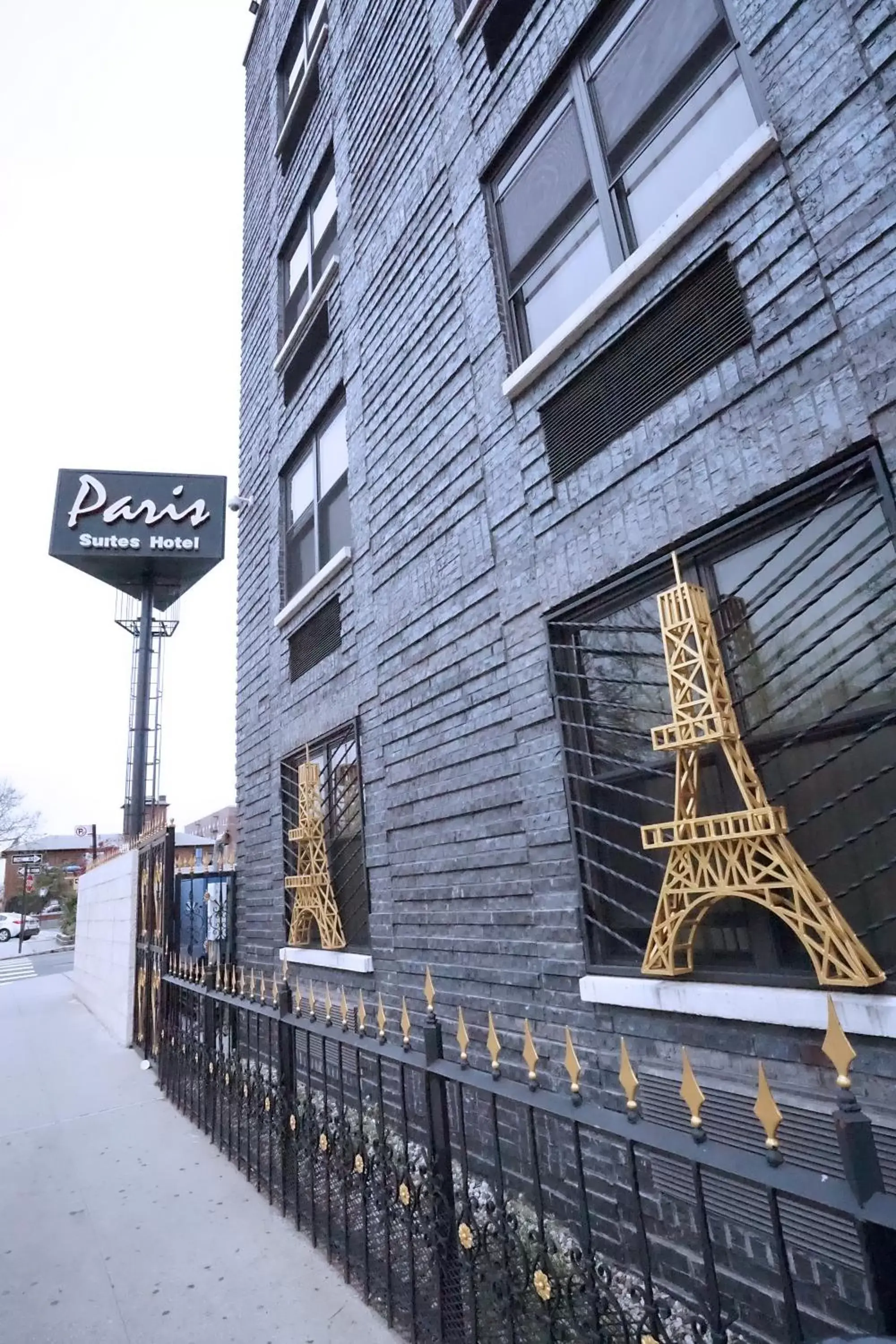 Facade/entrance, Property Building in Paris Suites Hotel