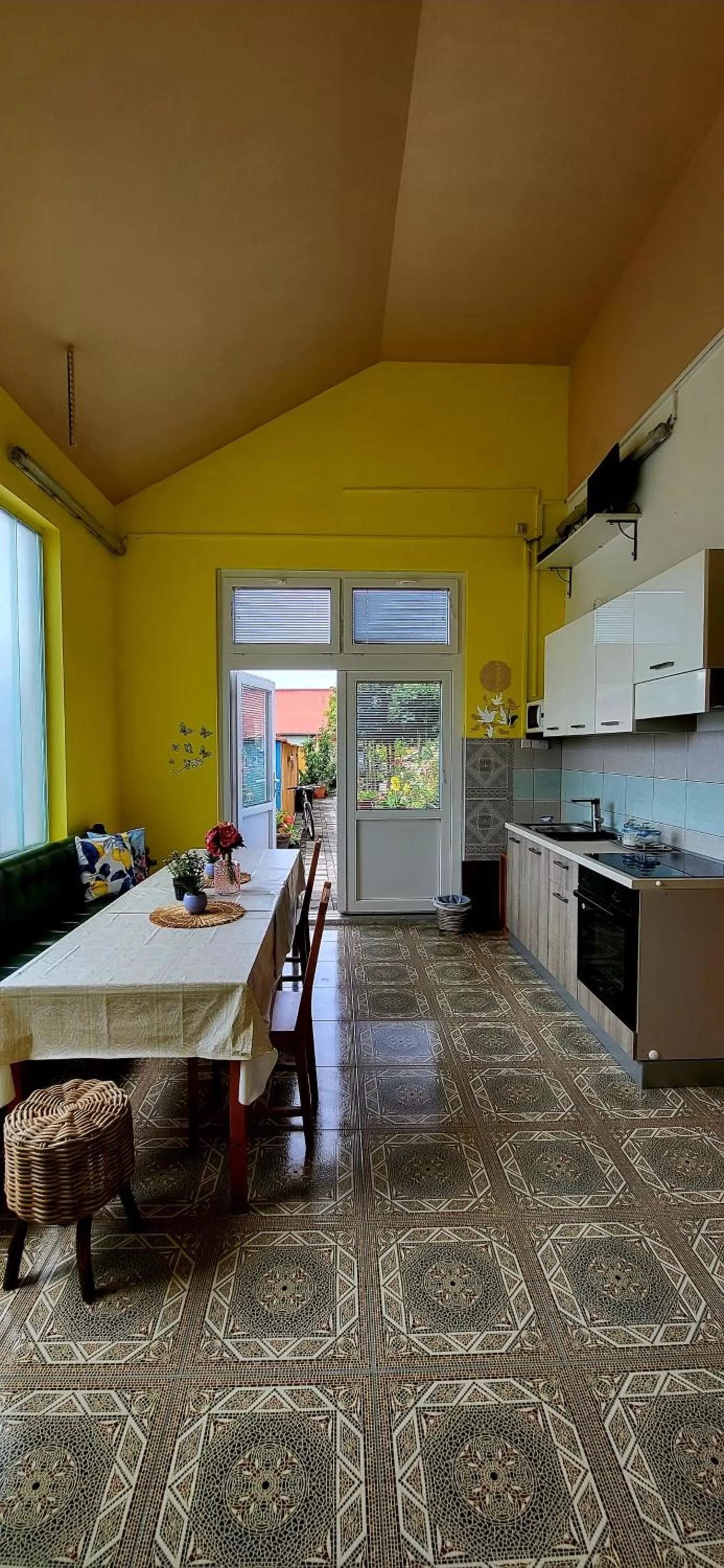 Kitchen or kitchenette in Hostel Sonce