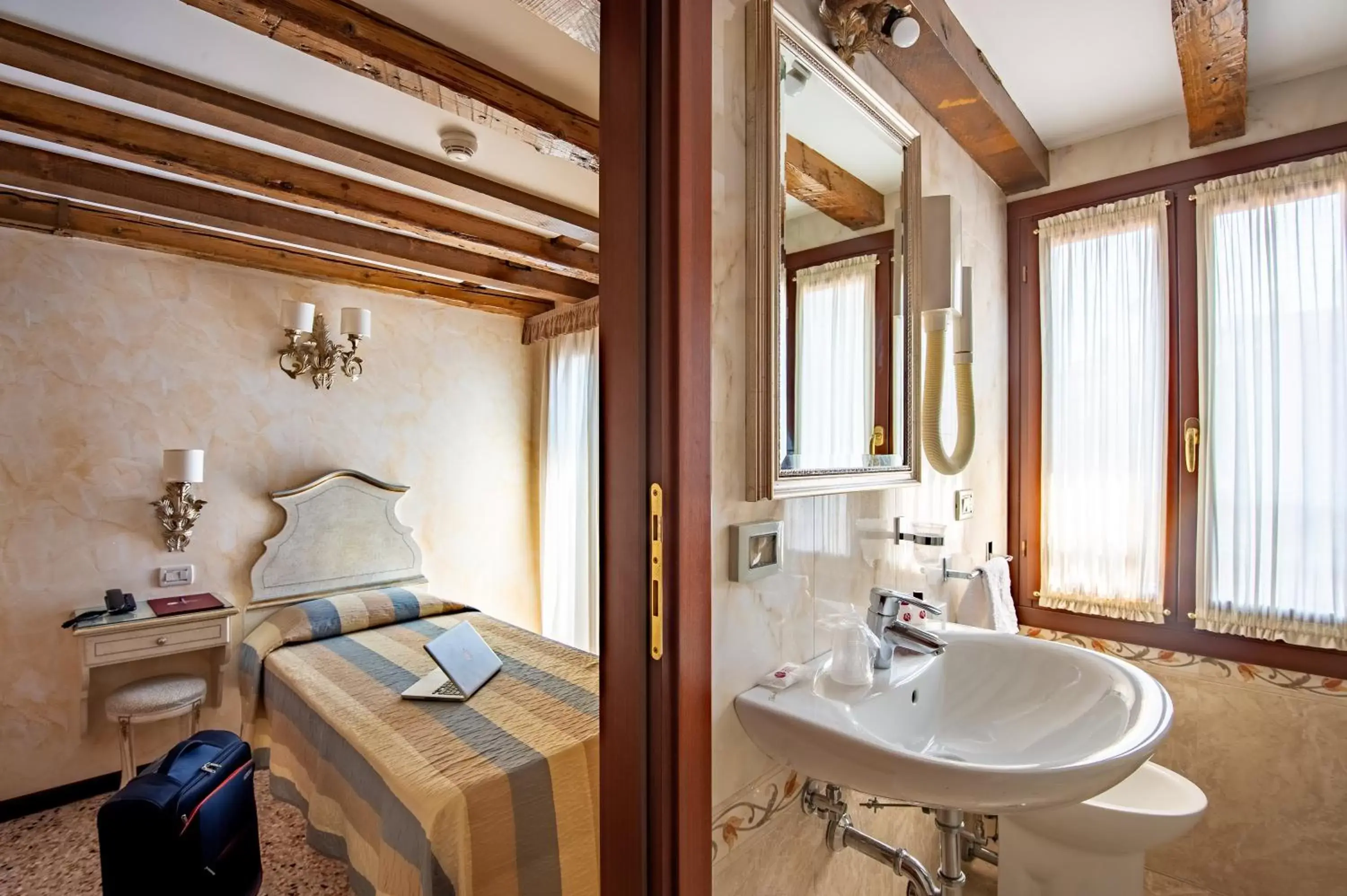Bathroom in Hotel Mercurio