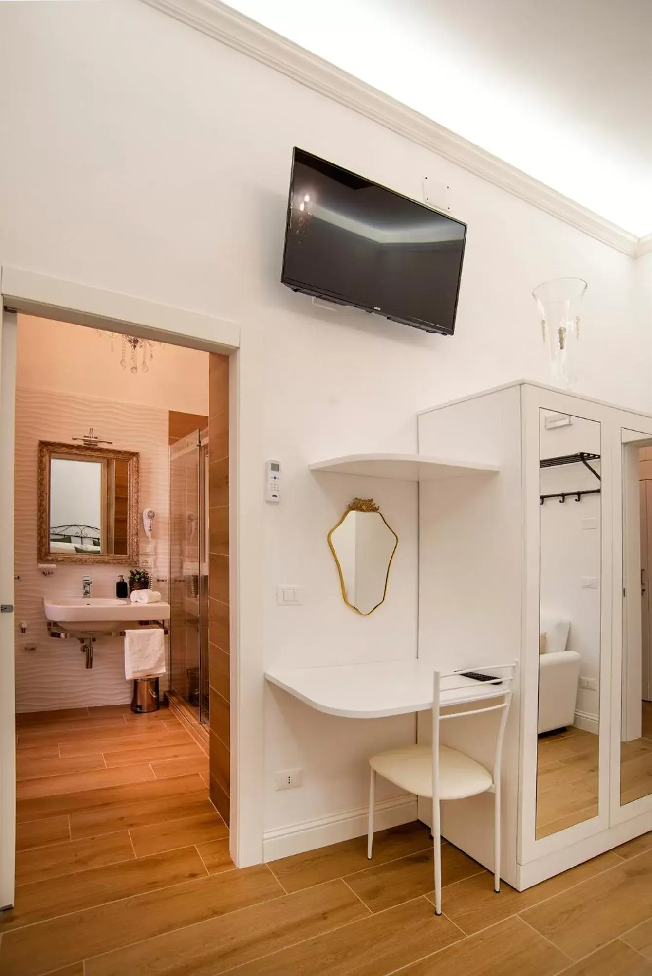 Bathroom, TV/Entertainment Center in Vittorio Veneto Private SPA