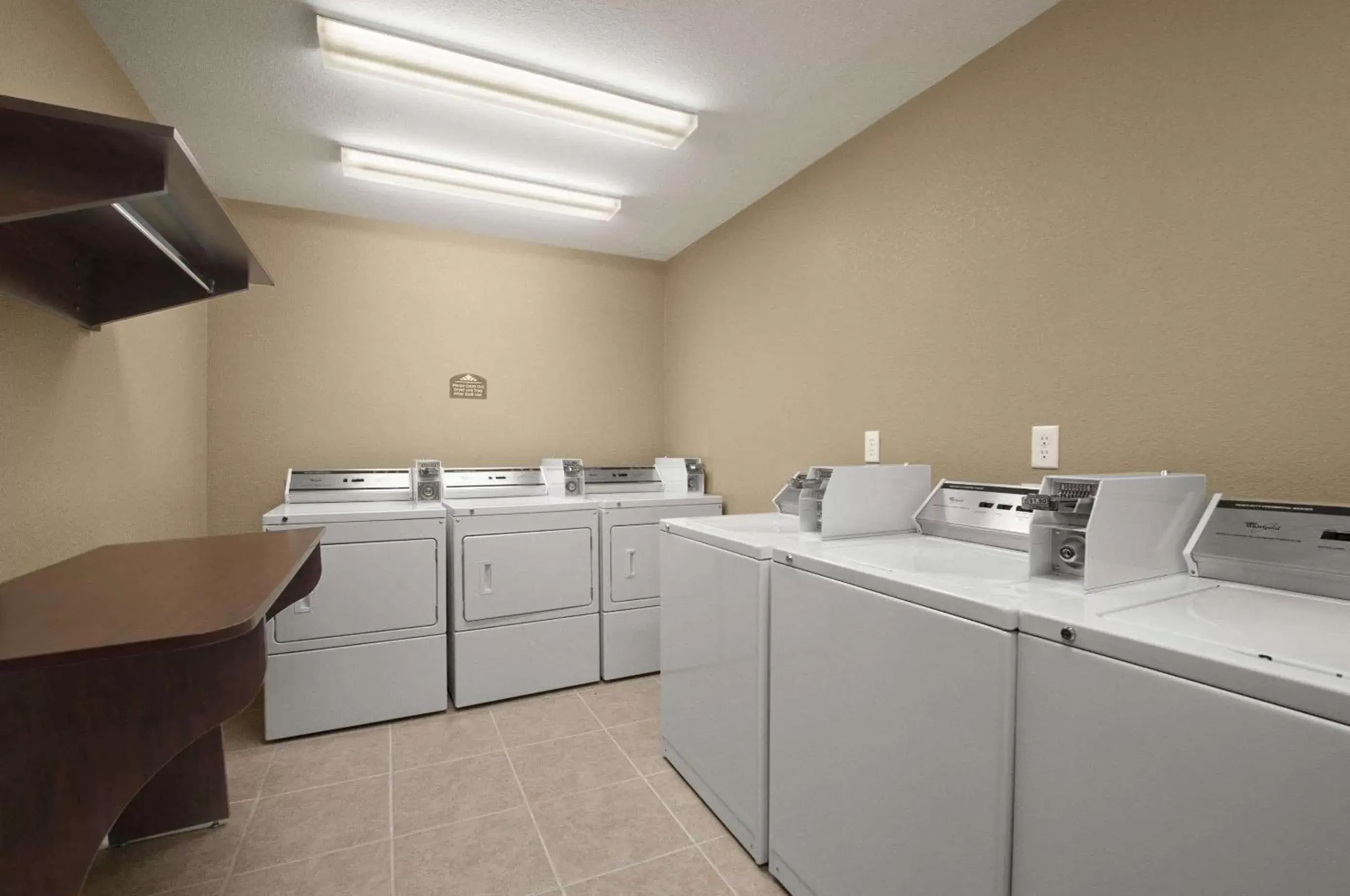 On site, Kitchen/Kitchenette in Microtel Inn & Suites Gonzales TX