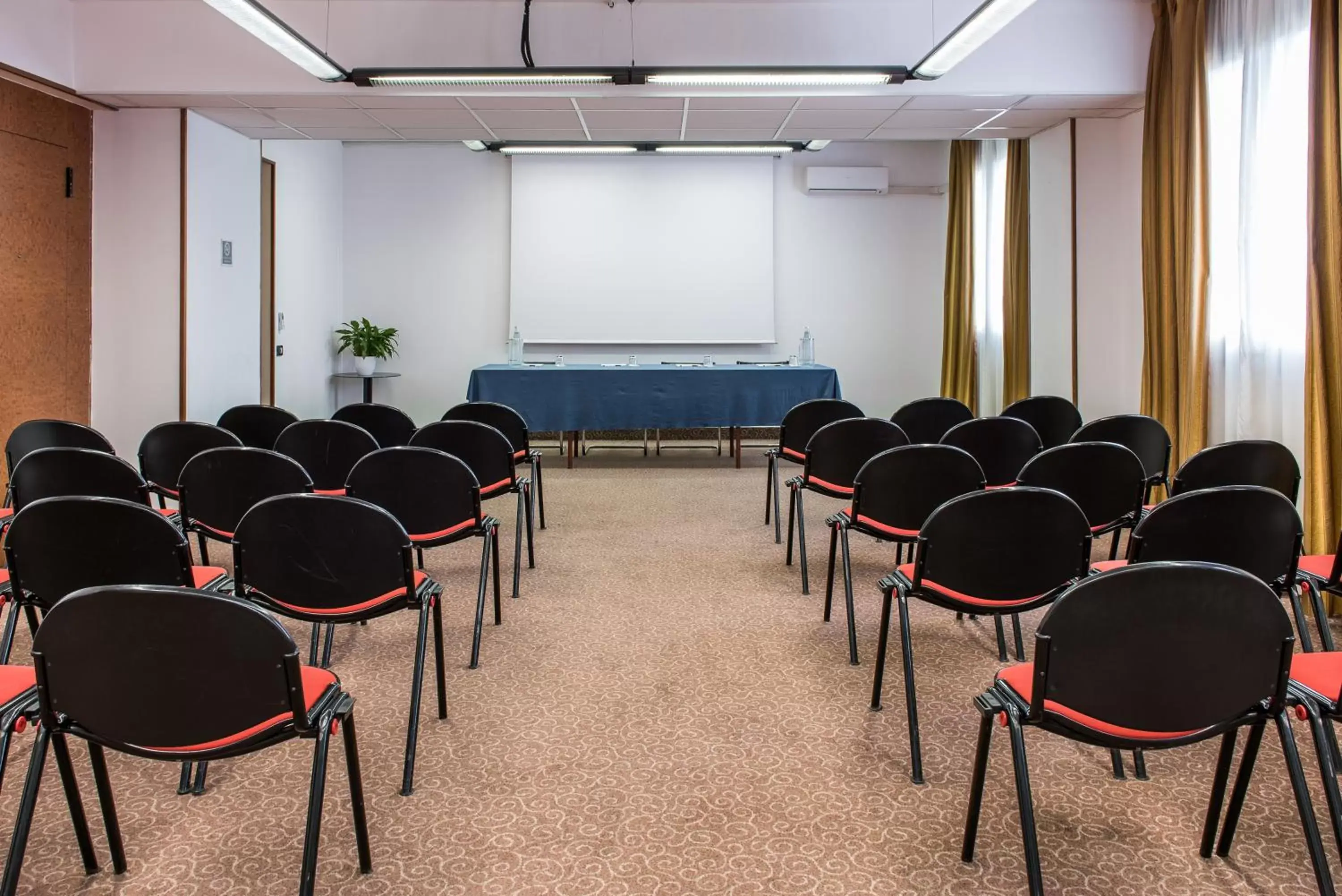 Meeting/conference room, Business Area/Conference Room in Idea Hotel Piacenza