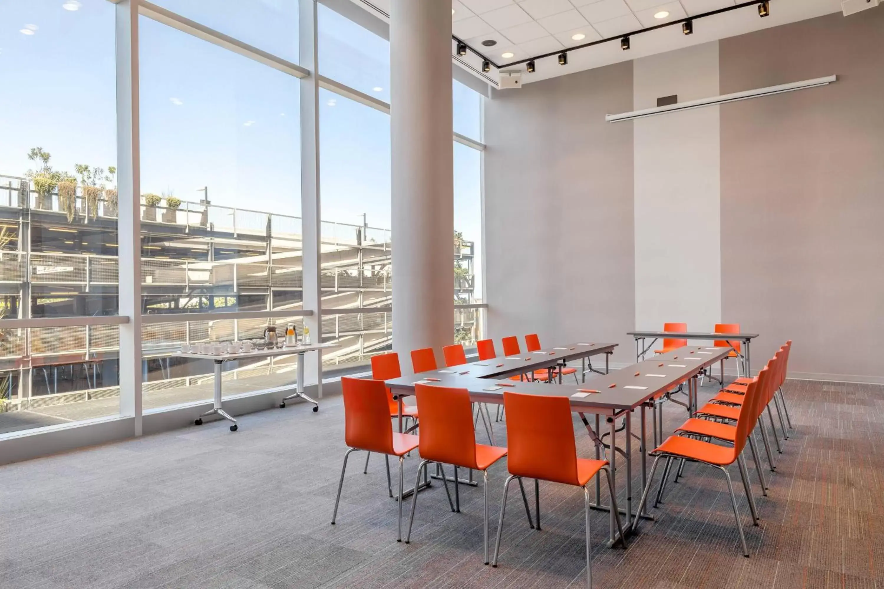 Meeting/conference room in Aloft Montevideo Hotel - MARRIOTT