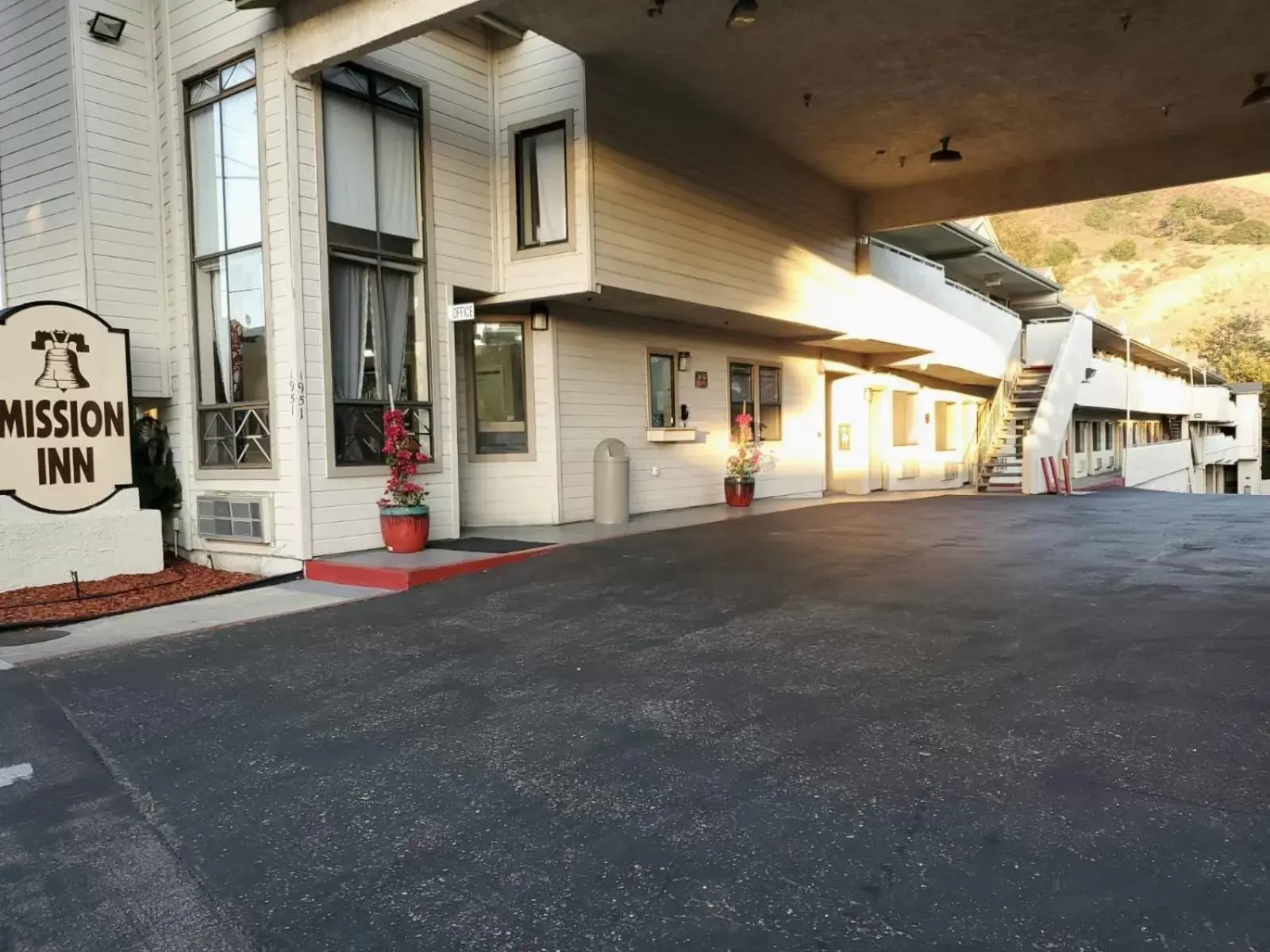 Facade/entrance in Mission Inn San Luis Obispo