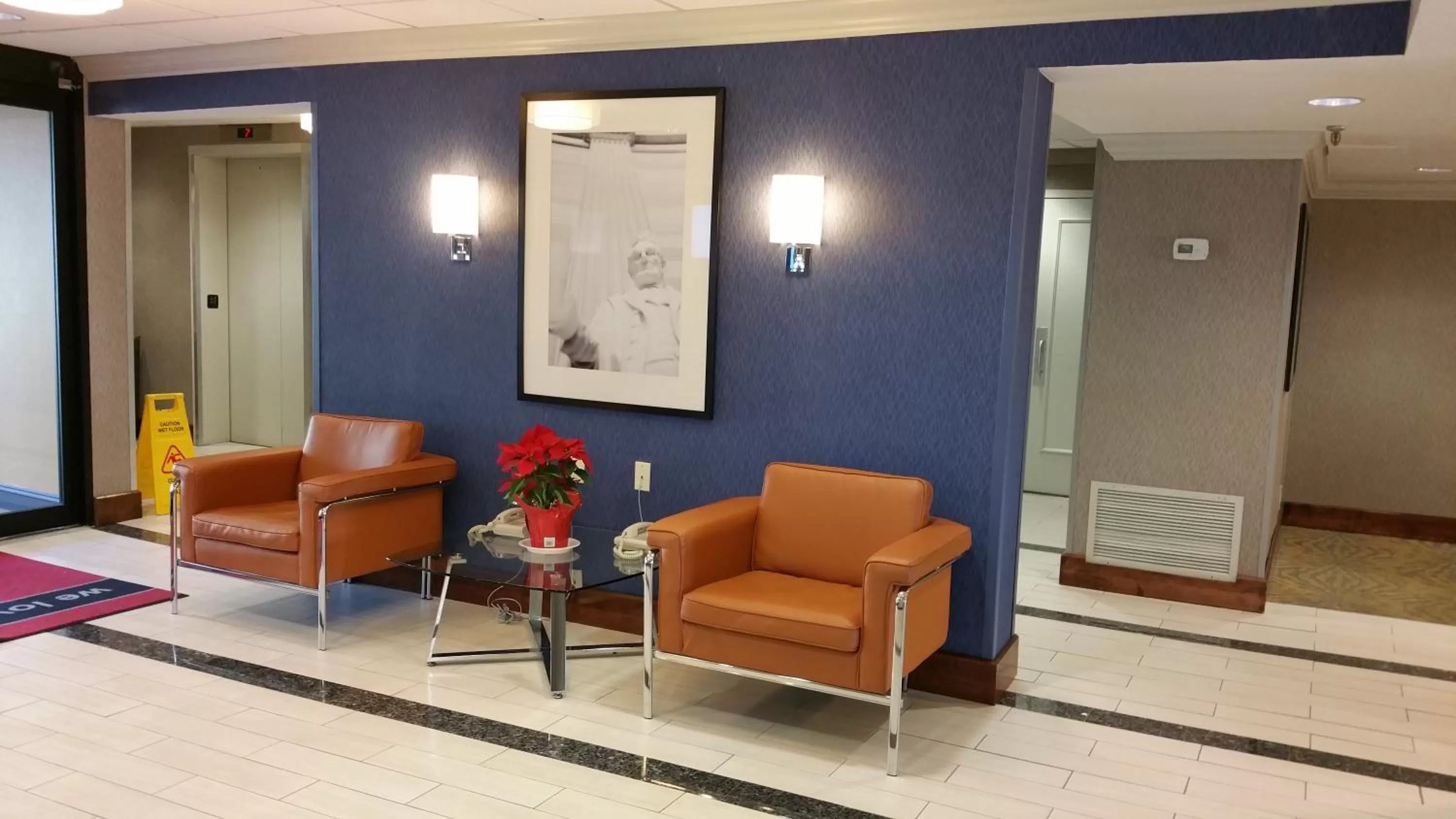 Seating area in Wingate by Wyndham Springfield