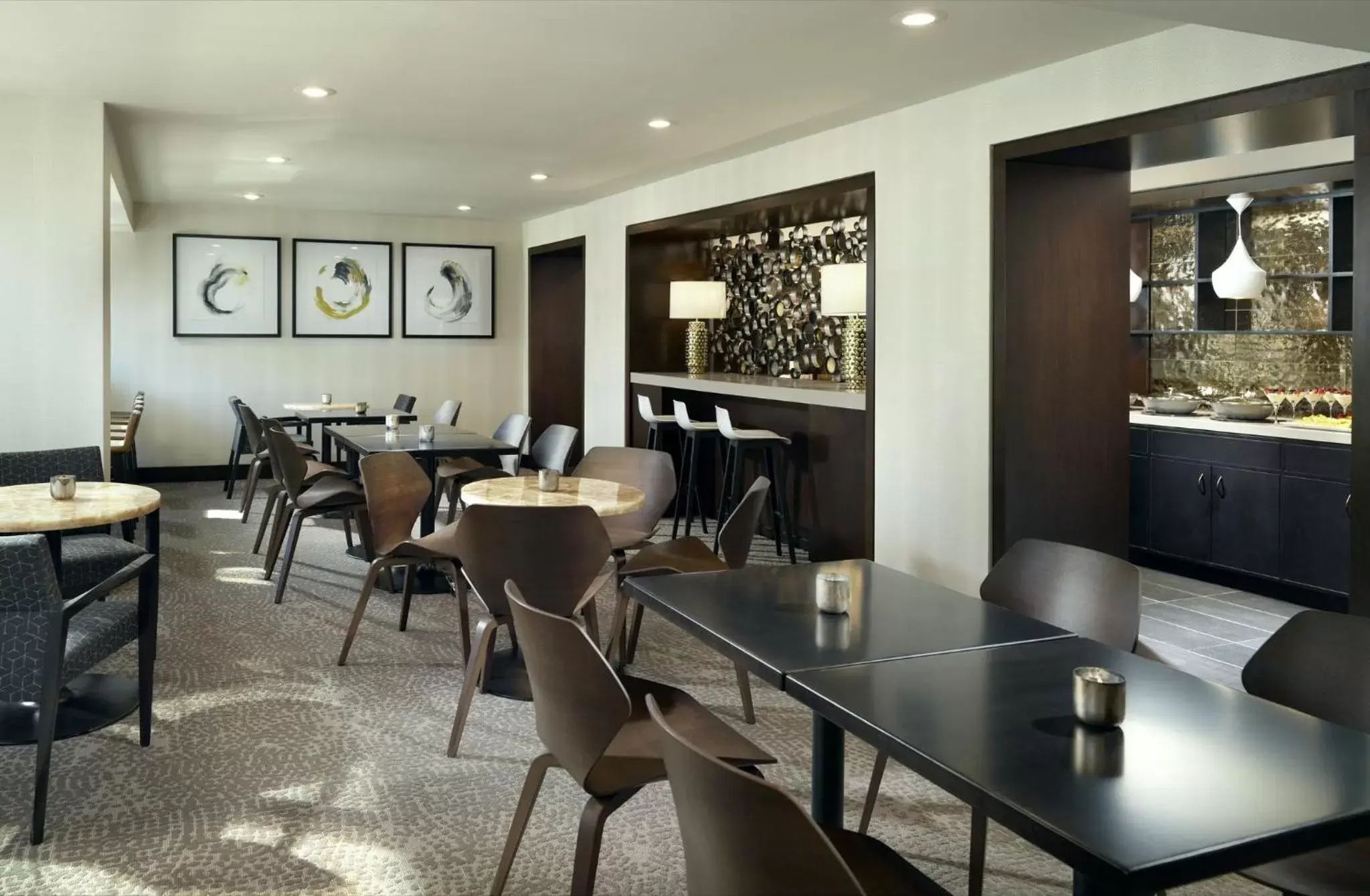 Lounge or bar, Restaurant/Places to Eat in Omni Charlotte Hotel