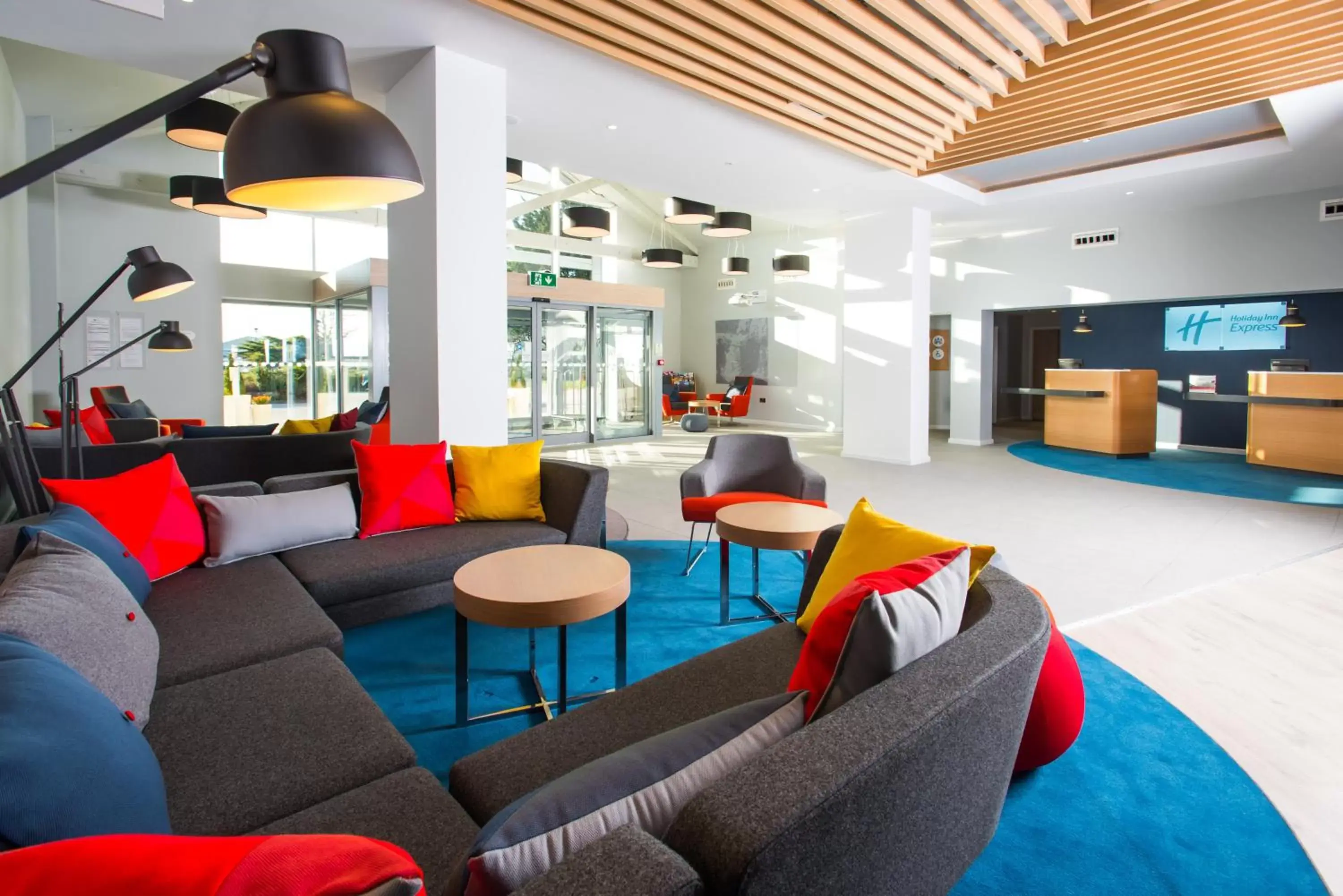 Lobby or reception in Holiday Inn Express Portsmouth – North by IHG Lobby or reception in Holiday Inn Express Portsmouth – North by IHG