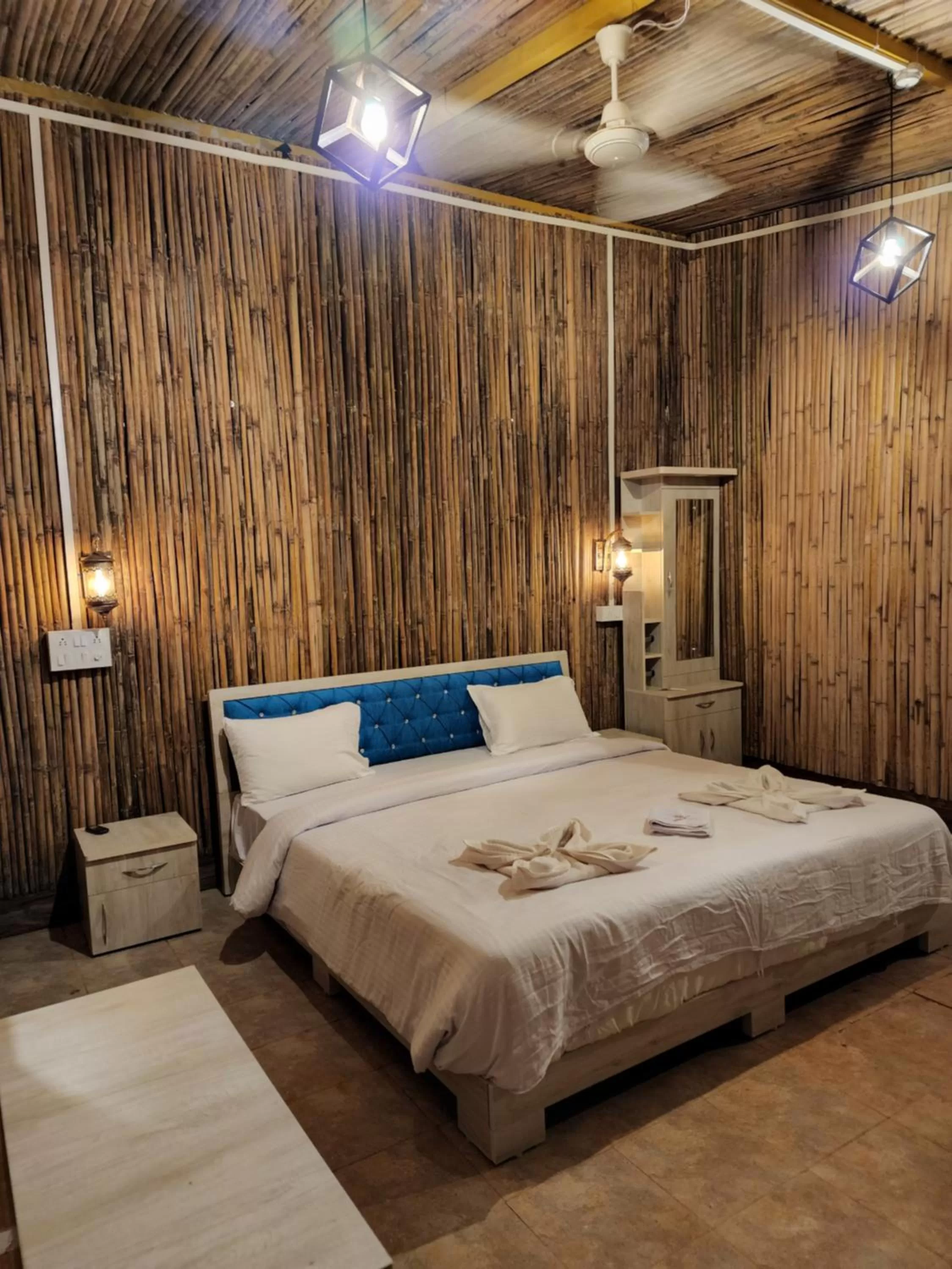 Bed in Mango Valley Resort Ganpatipule