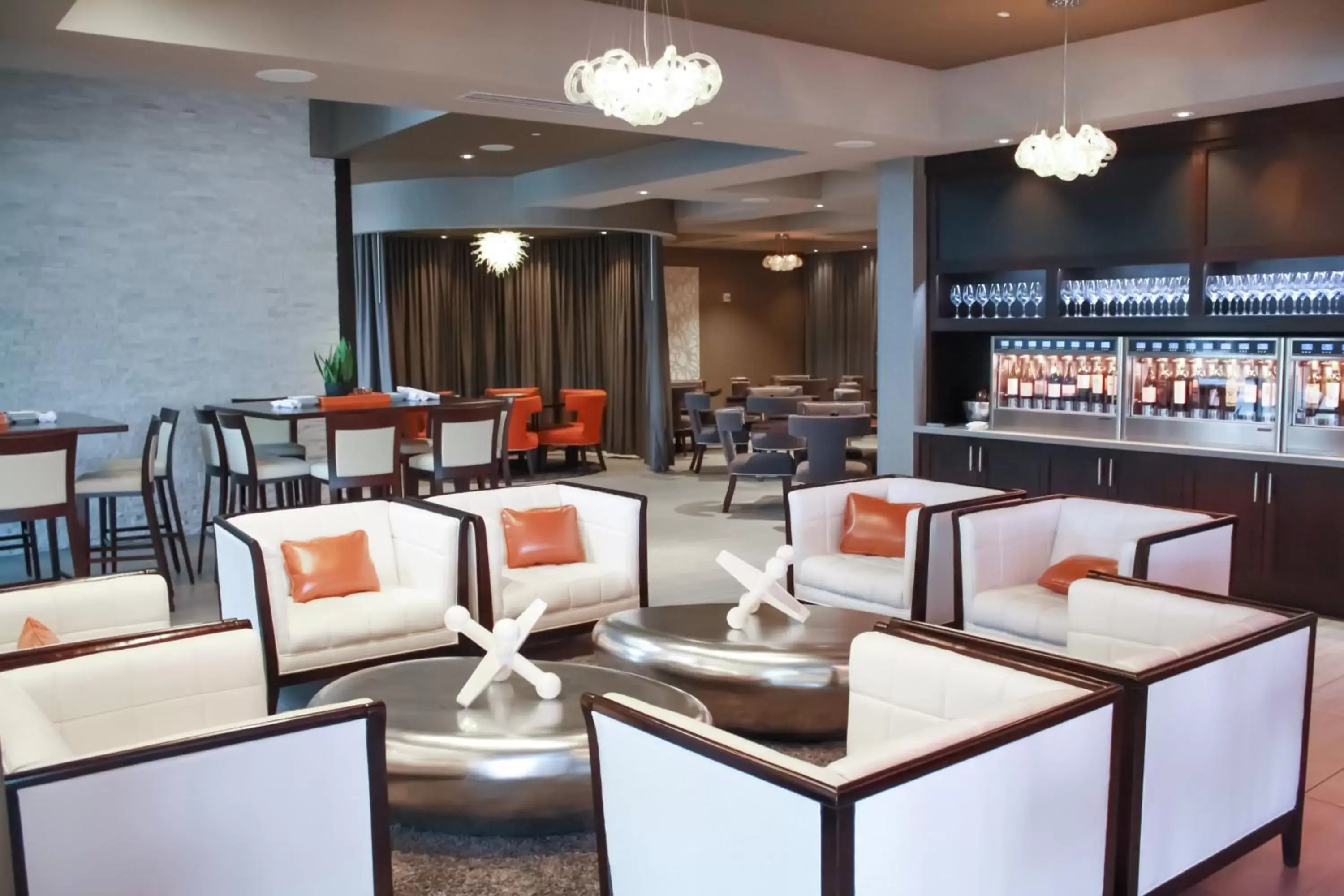 Restaurant/places to eat, Lounge/Bar in Holiday Inn Hotel & Suites Davenport, an IHG Hotel