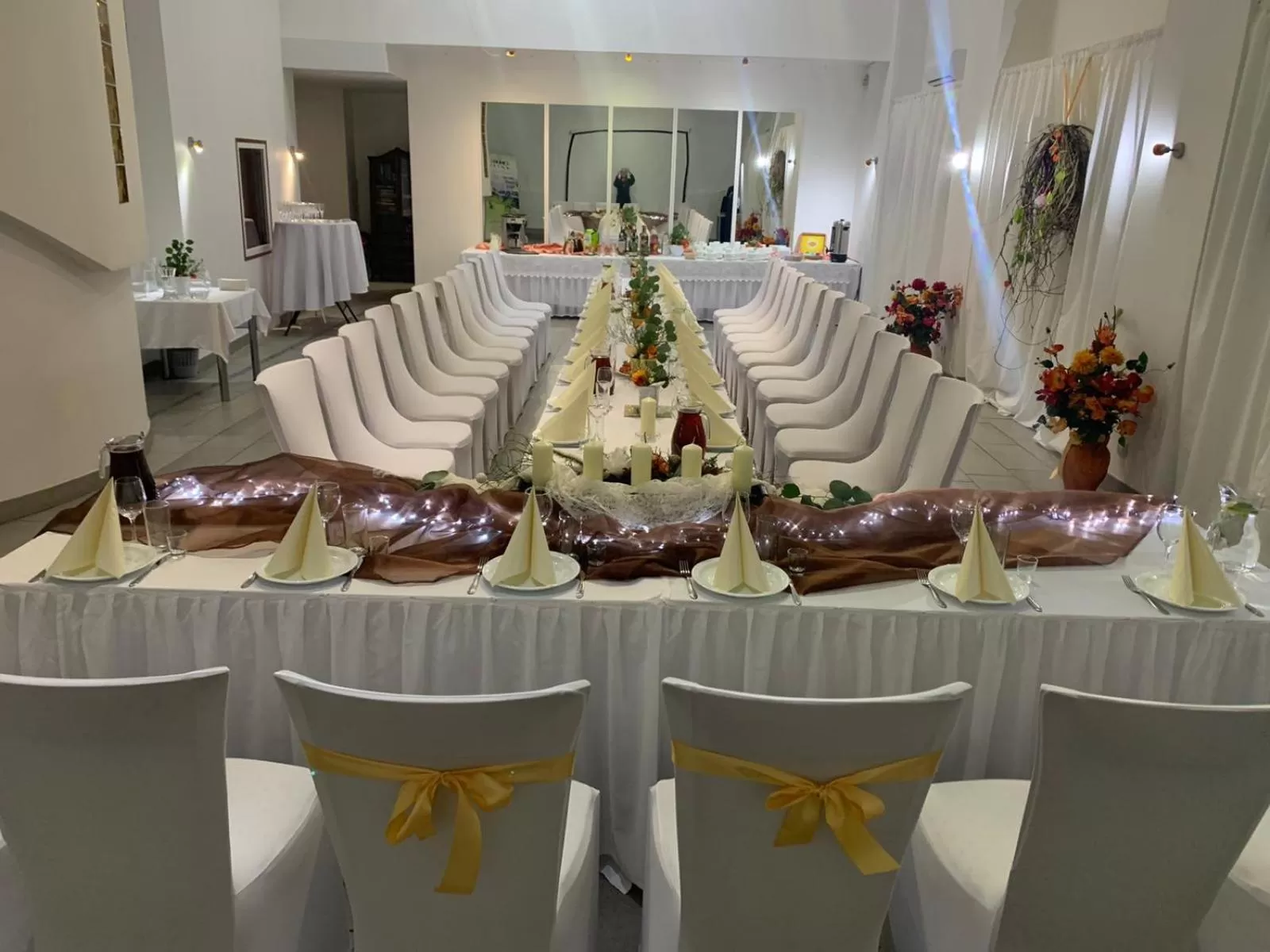 Food and drinks in NB Hotel with Free Parking