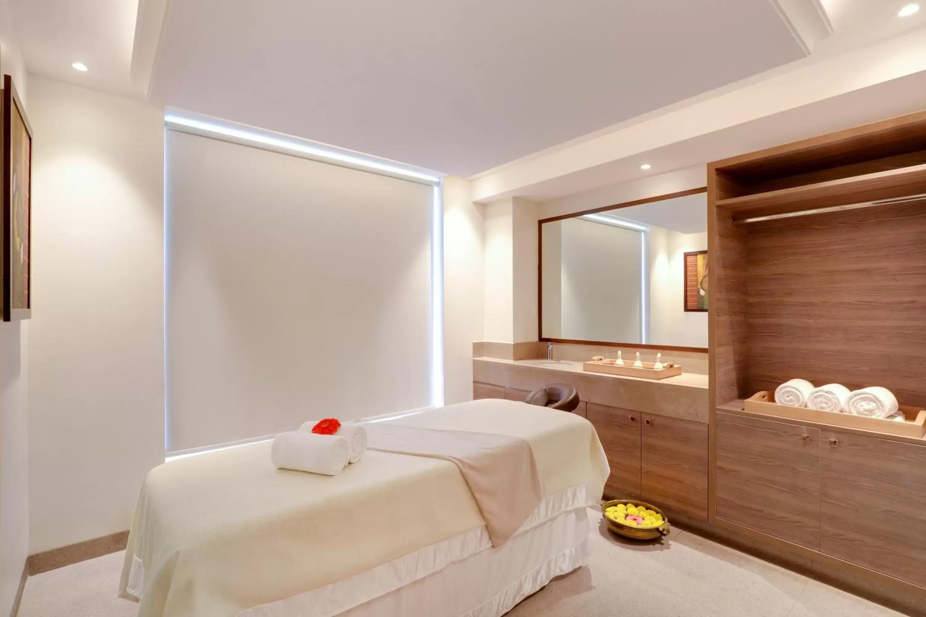 Spa and wellness centre/facilities, Bed in Lemon Tree Premier, Mumbai International Airport Spa and wellness centre/facilities, Bed in Lemon Tree Premier, Mumbai International Airport
